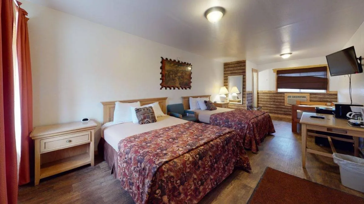 Bed in Trail's End Motel Downtown Lewistown