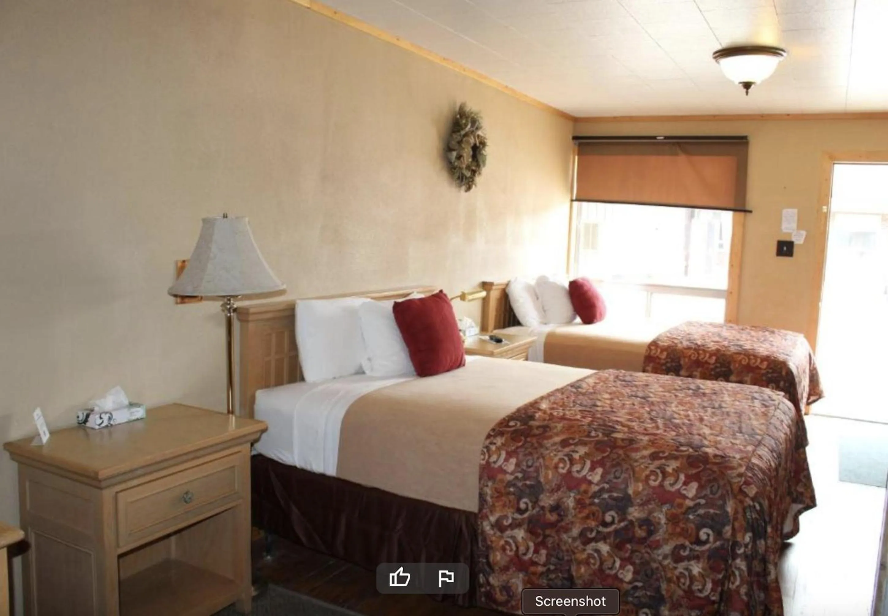 Bed in Trail's End Motel Downtown Lewistown