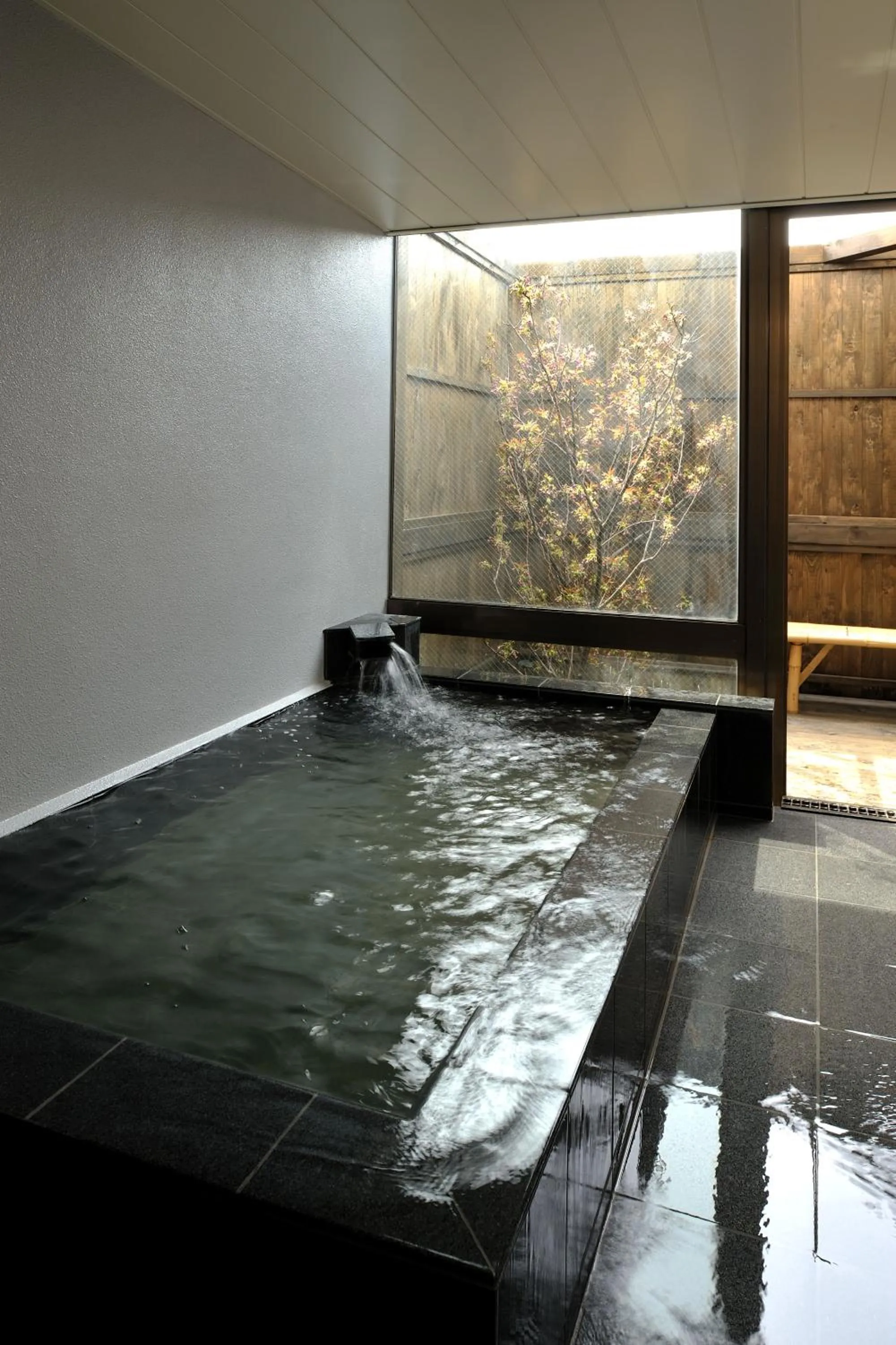 Hot Spring Bath in Yadoya Tsubaki