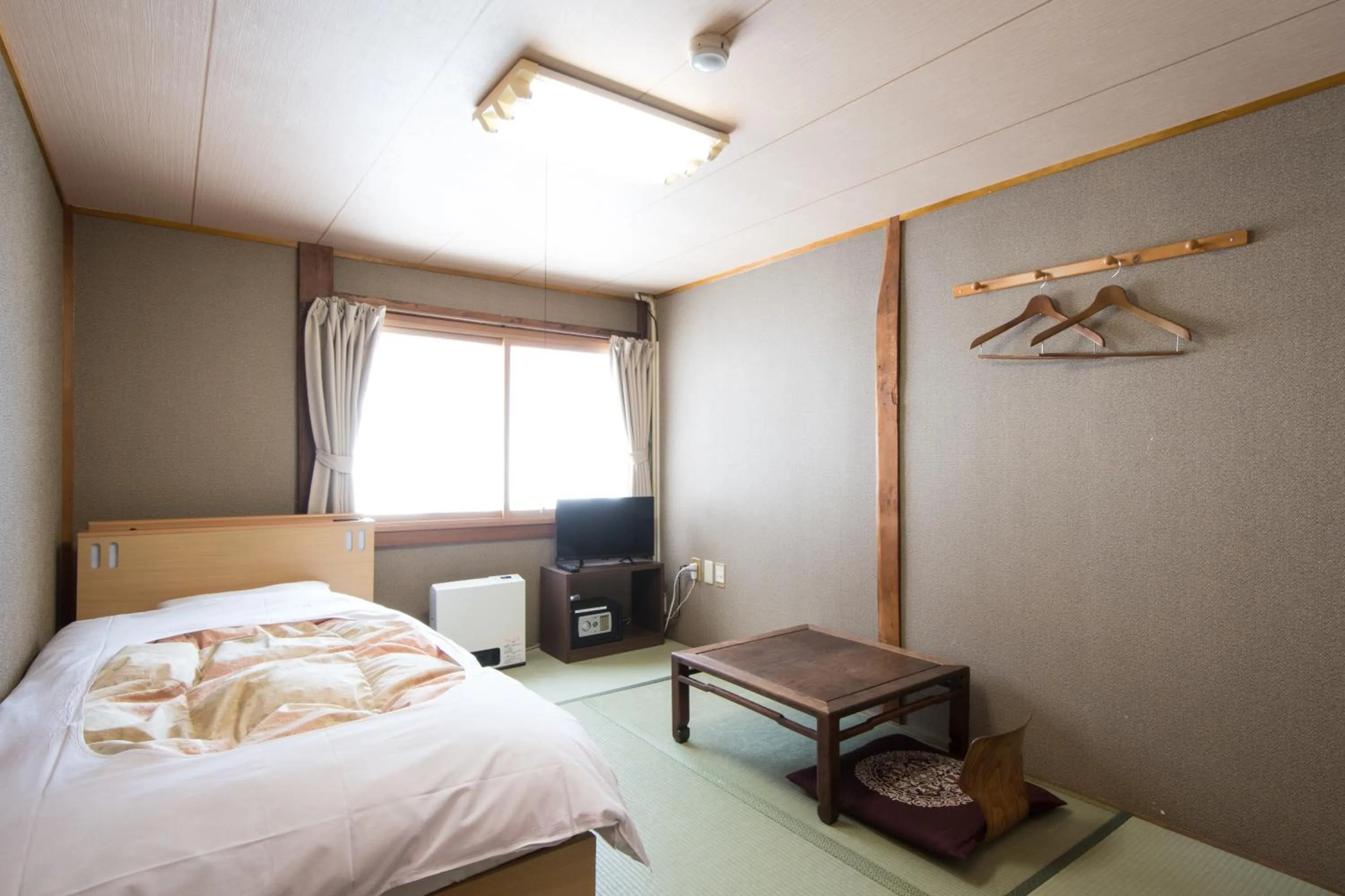 Photo of the whole room, Bed in Yachi Onsen
