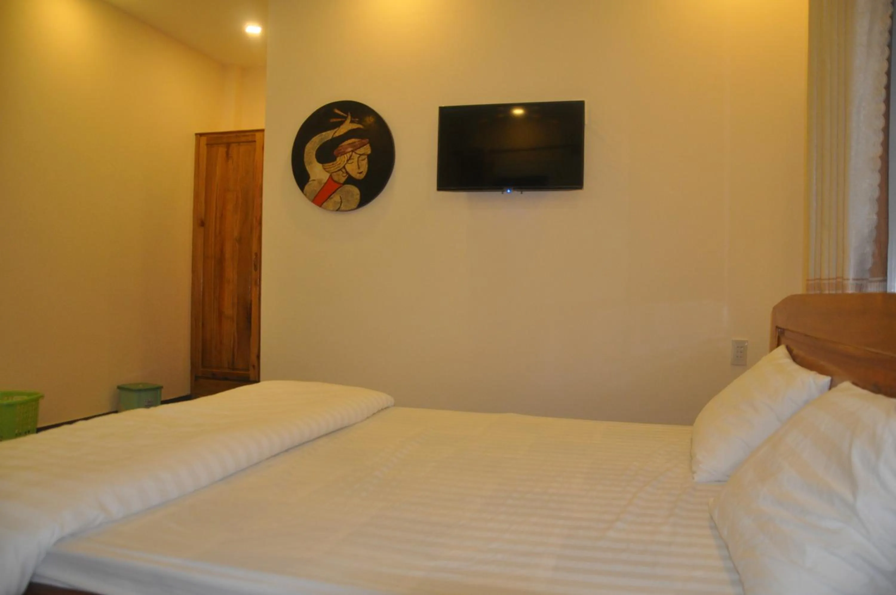 Photo of the whole room, Bed in Sun & Wind Paradise Bungalow