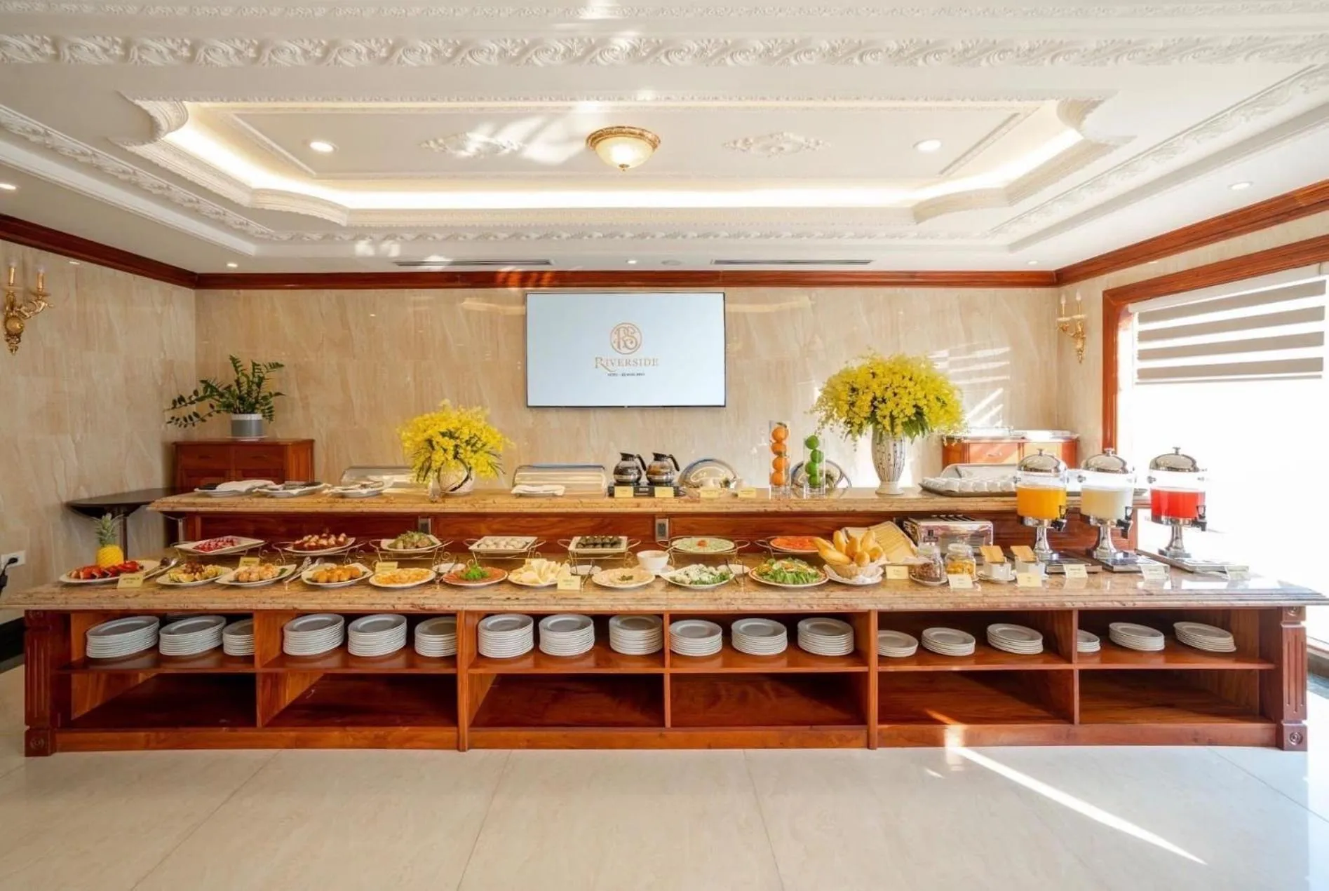 Restaurant/places to eat in Riverside Hotel Quang Binh