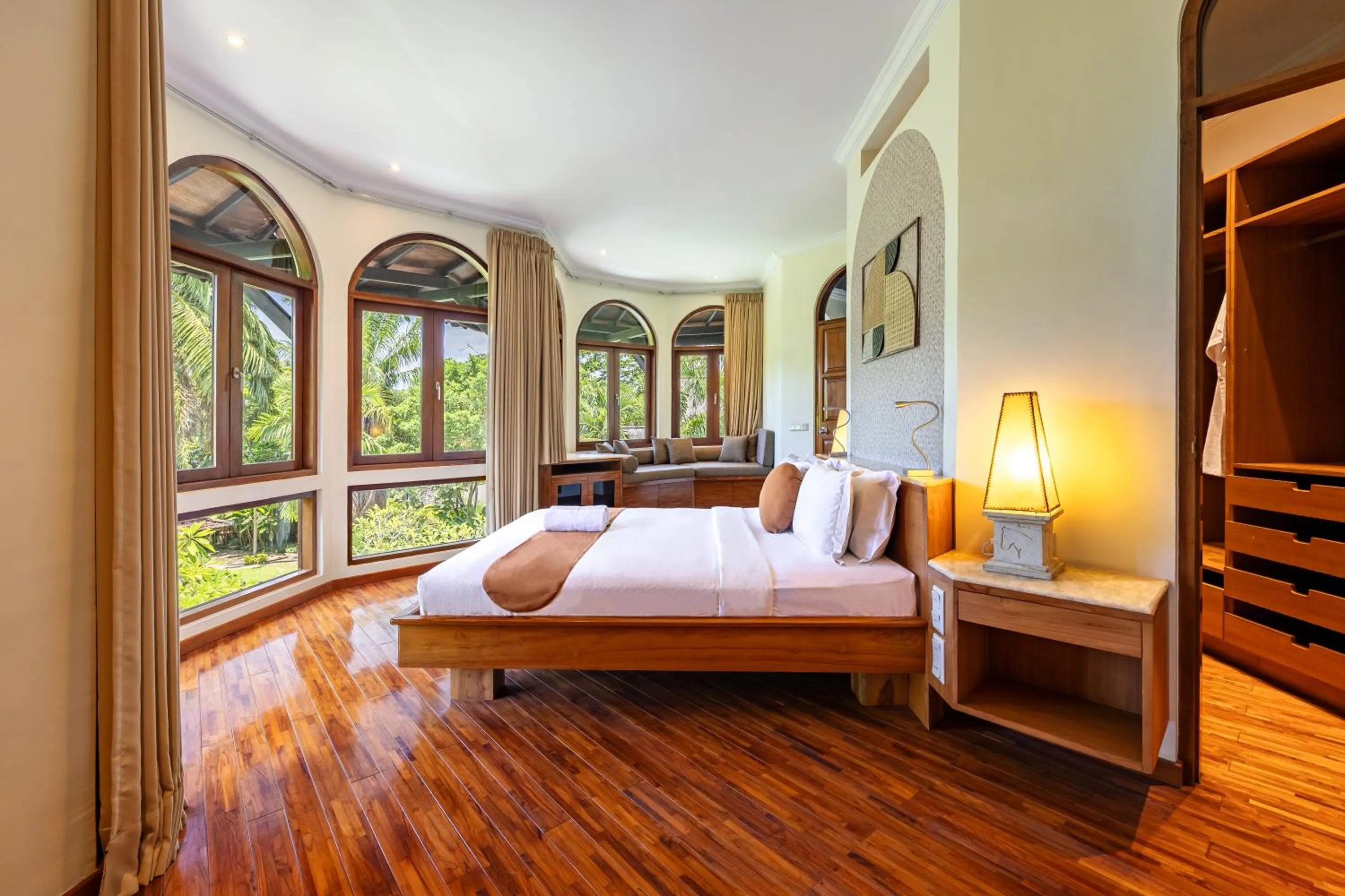 Bedroom, Bed in Cove Urbanest Inn