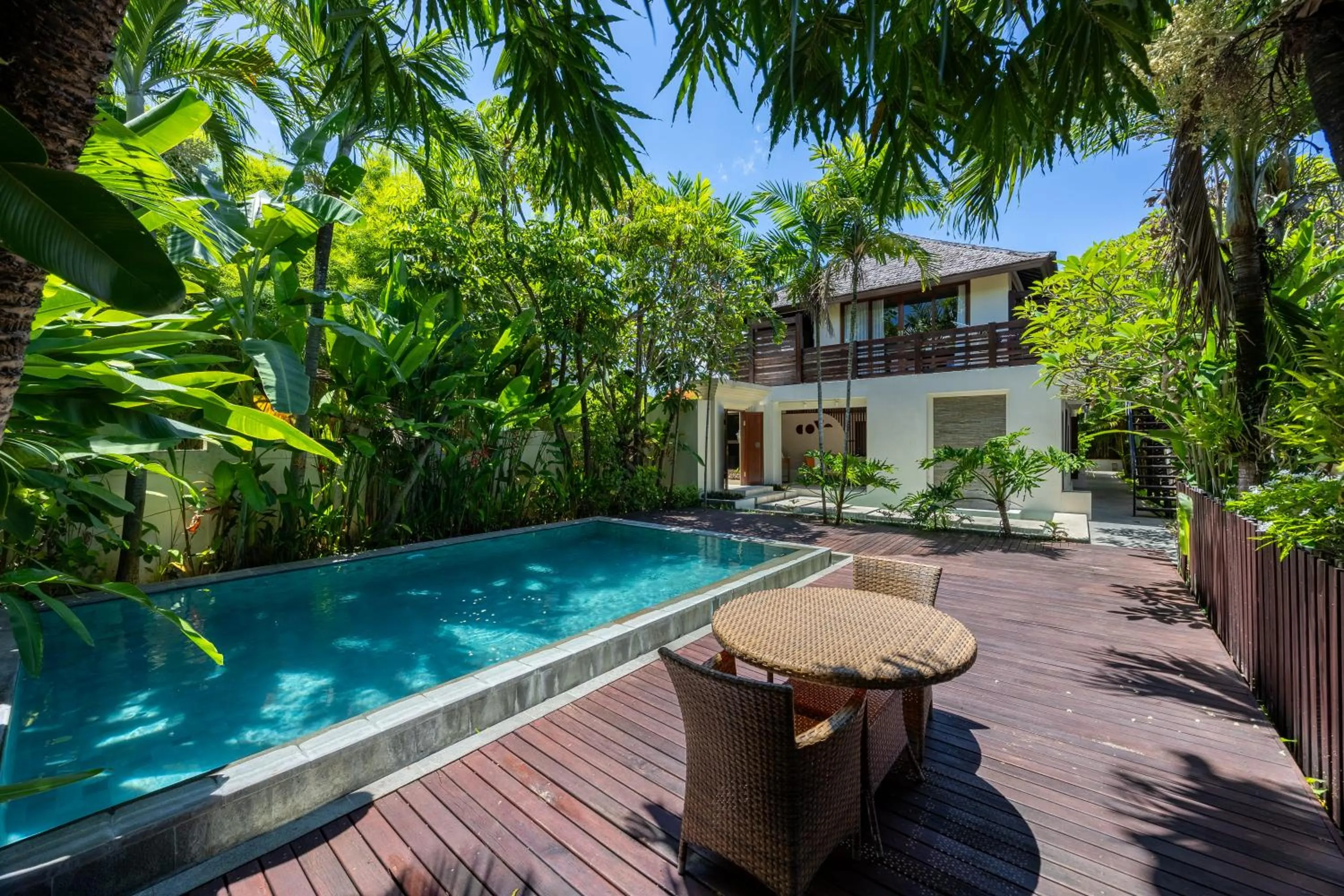 Swimming pool in Cove Urbanest Inn