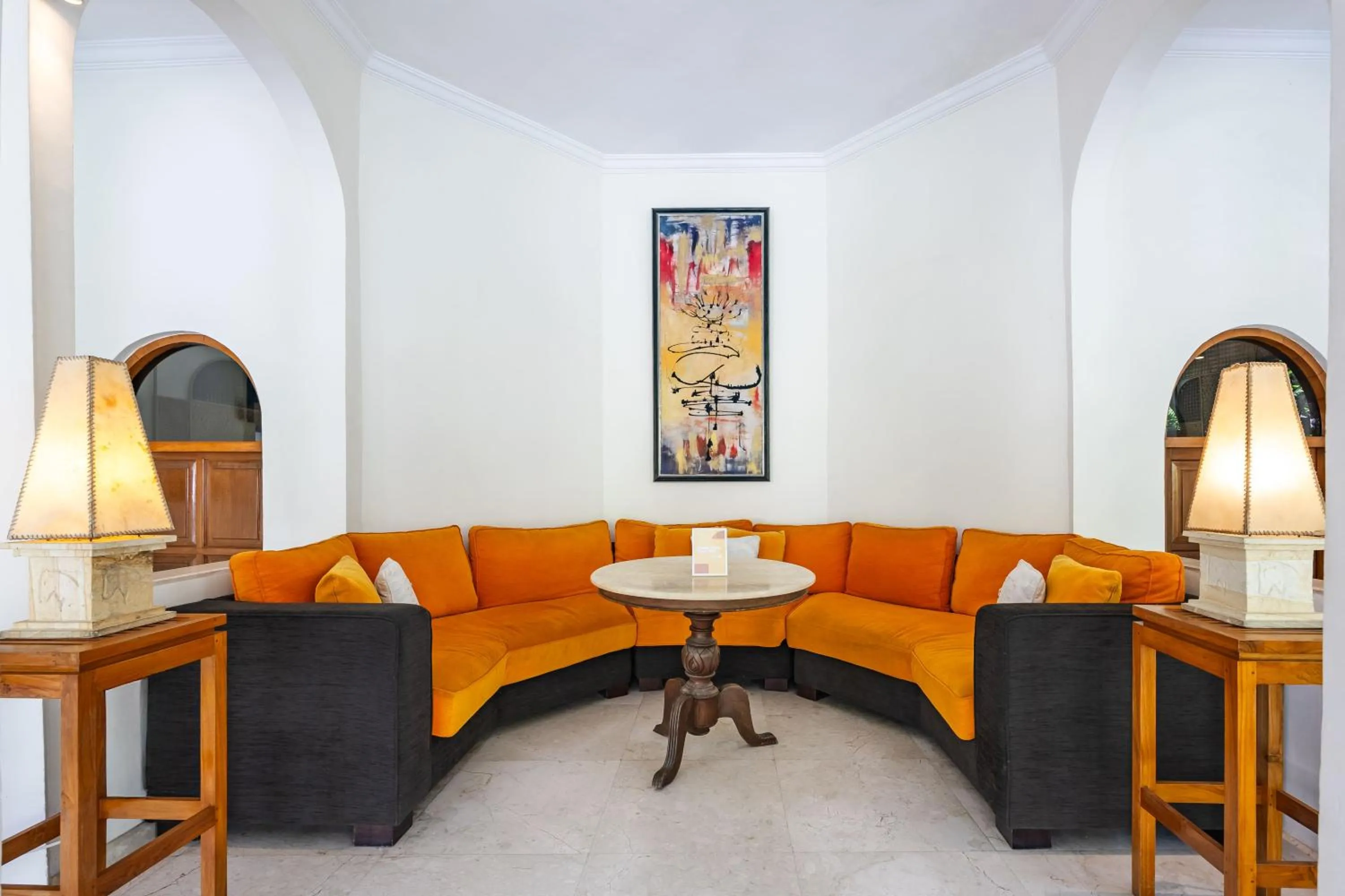 Seating area in Cove Urbanest Inn