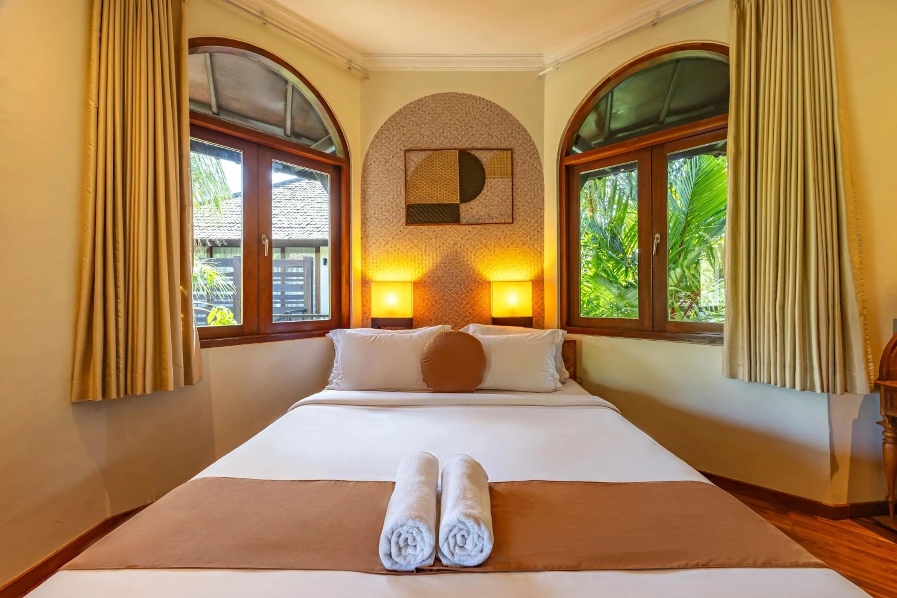 Bedroom, Bed in Cove Urbanest Inn