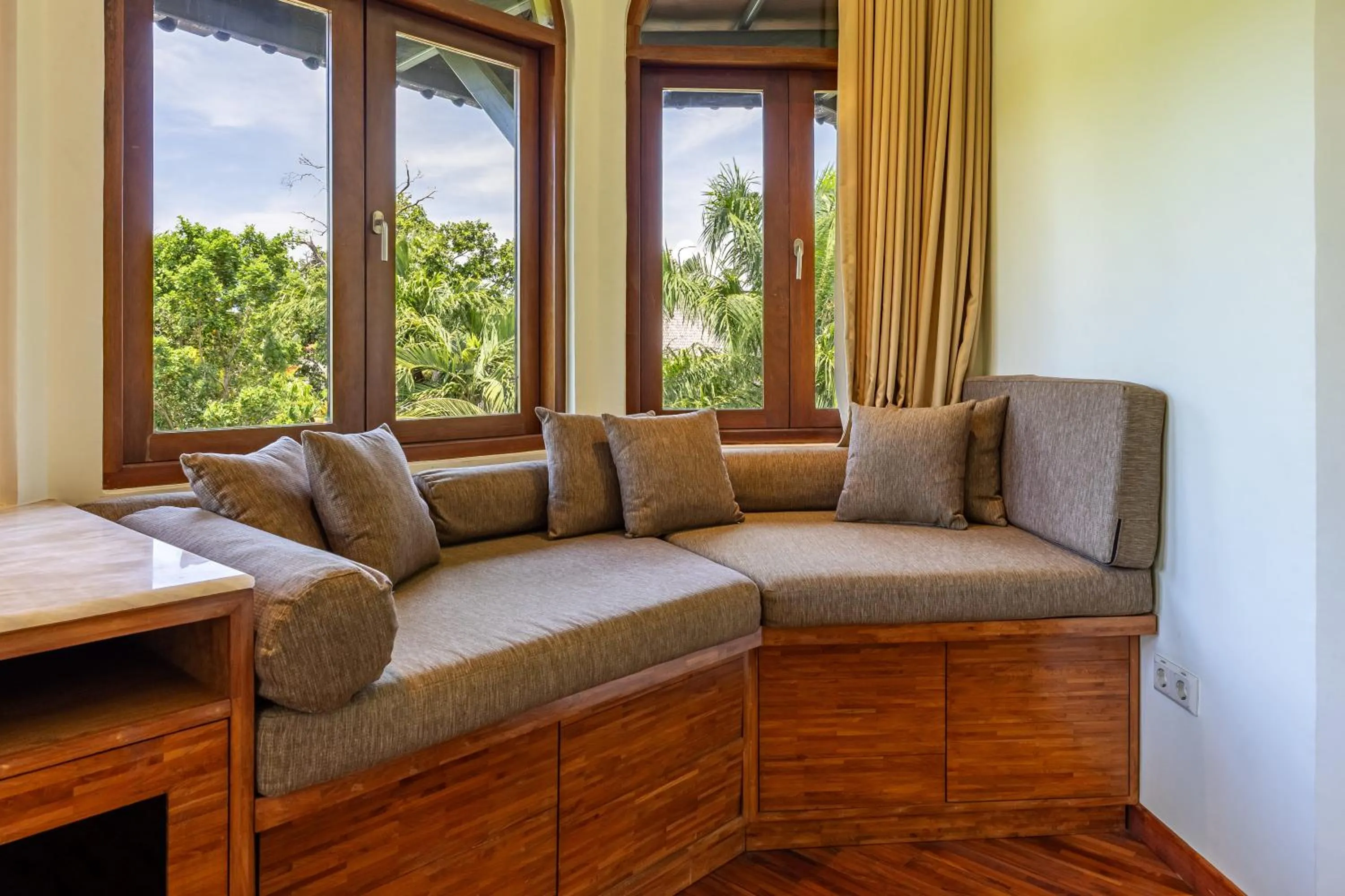 Seating area in Cove Urbanest Inn