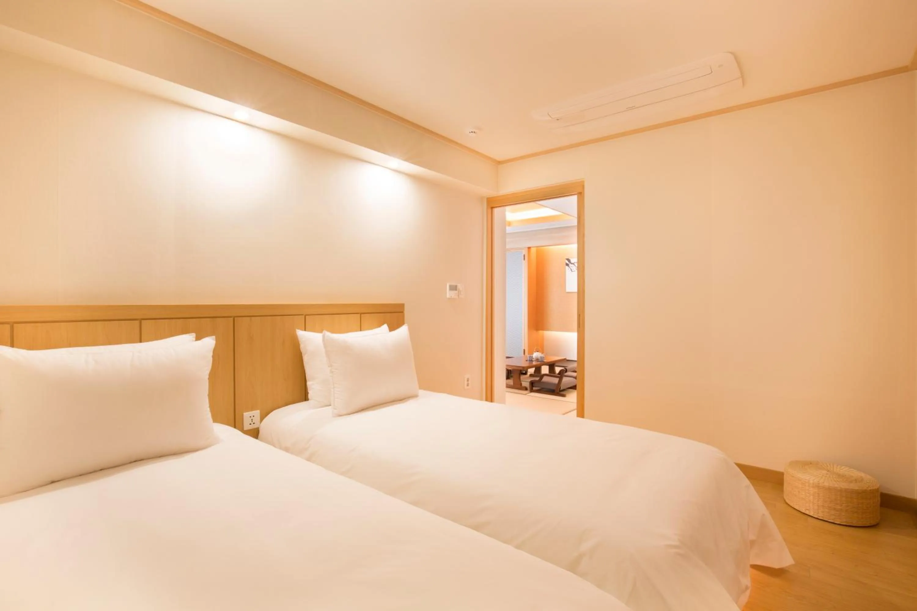 Bed in Tomonoya Ryokan Geoje