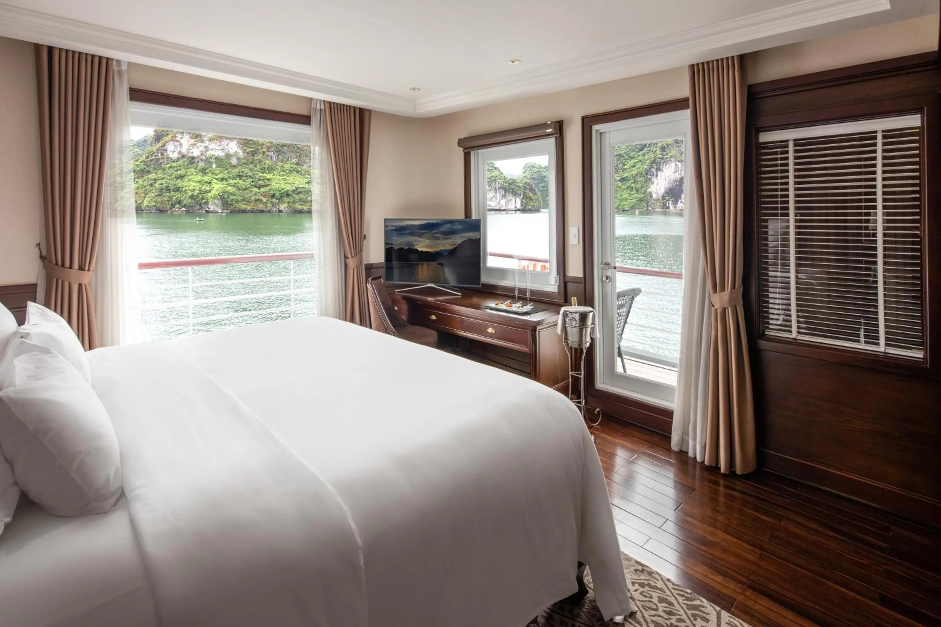 View (from property/room), Bed in Paradise Elegance Cruise Halong