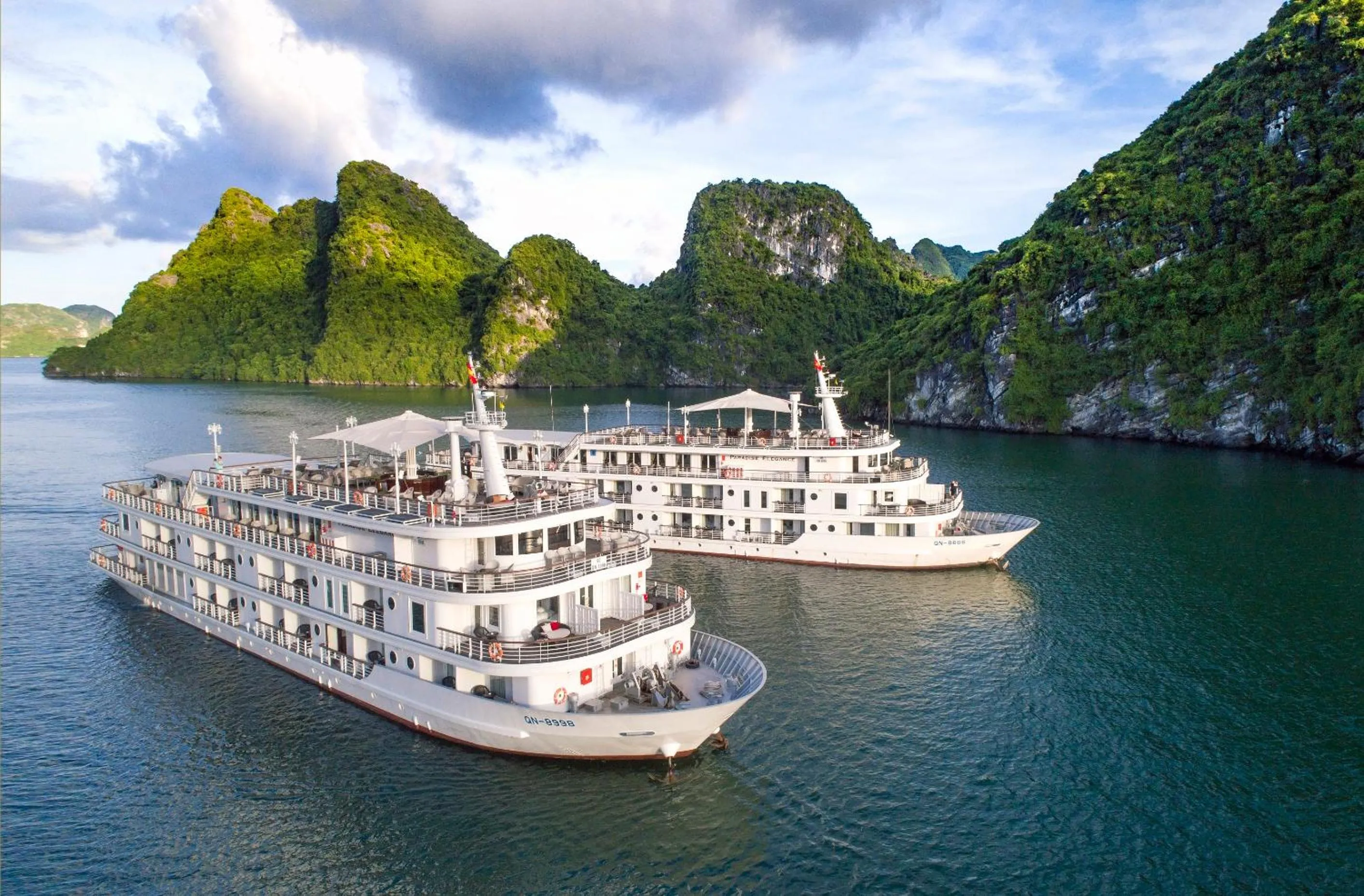 Facade/entrance in Paradise Elegance Cruise Halong