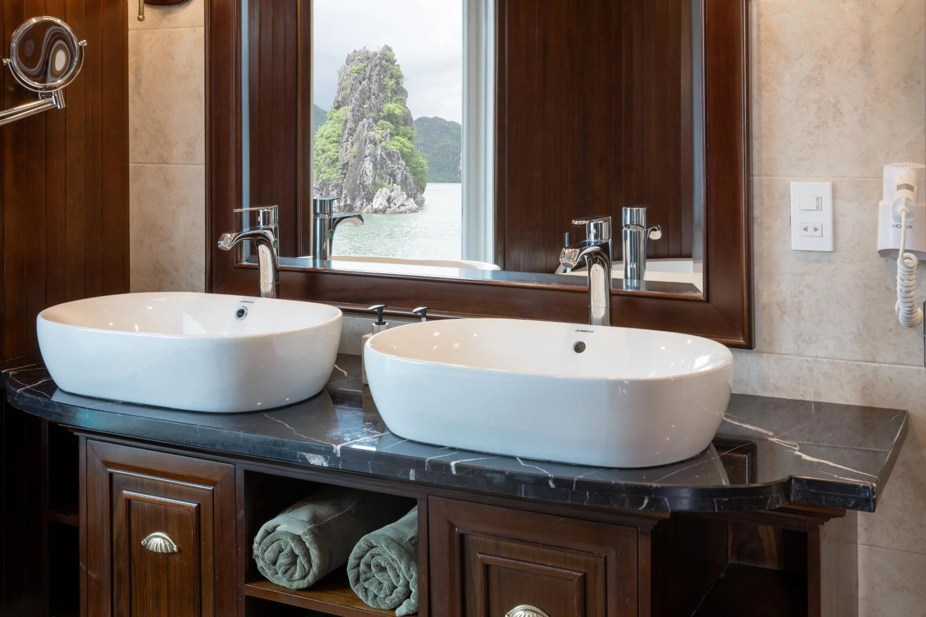 Toilet in Paradise Elegance Cruise Halong