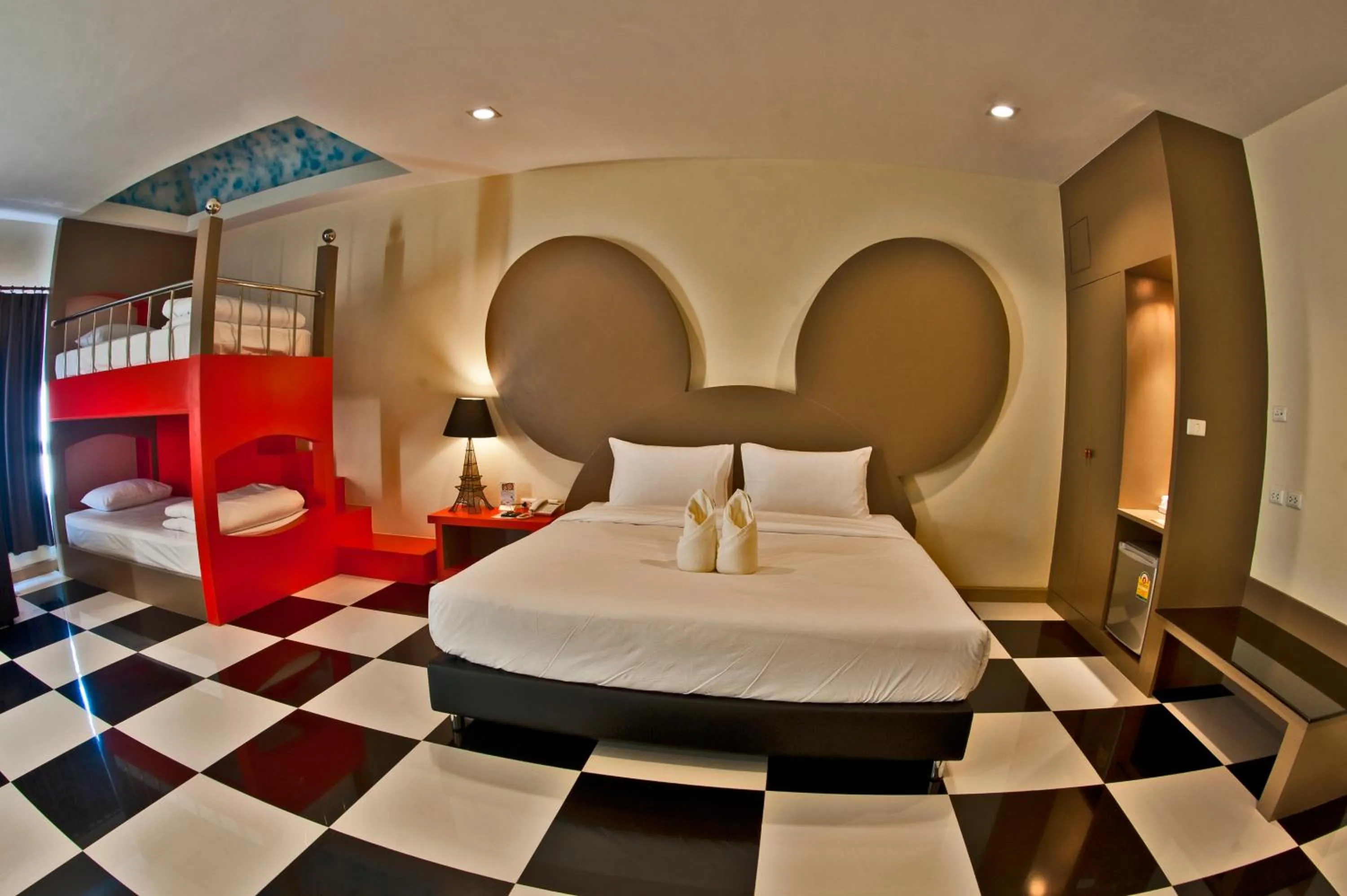 Seating area, Bed in OMG Hotel