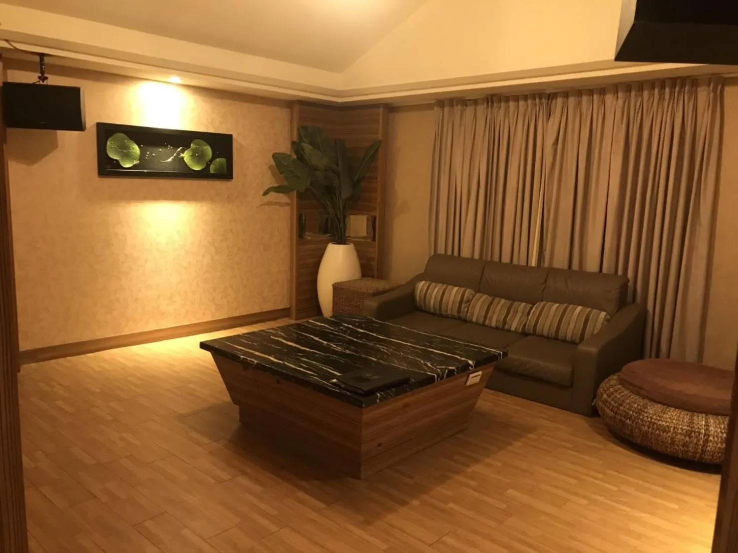 Living room in Discovery Motel - Tucheng