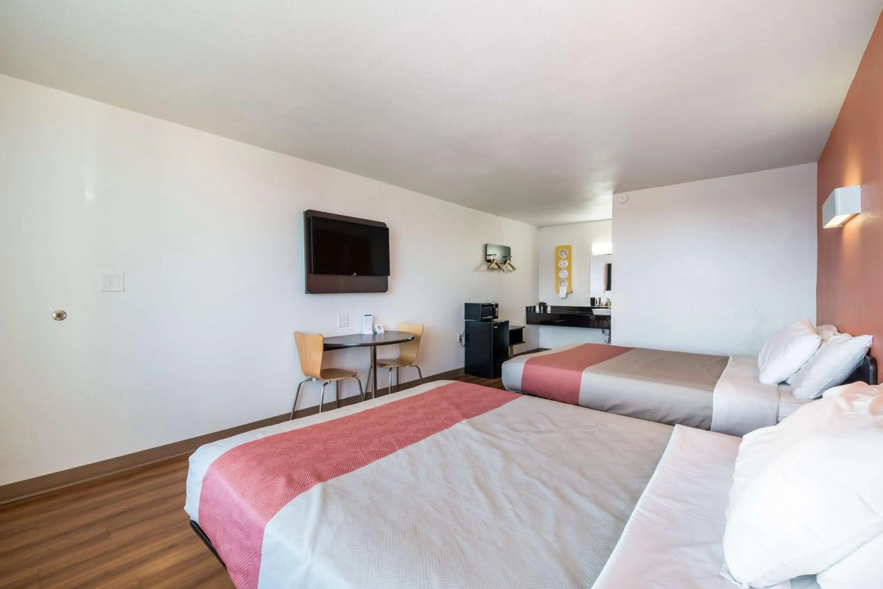 TV and multimedia, Bed in Motel 6-Connellys Springs, NC