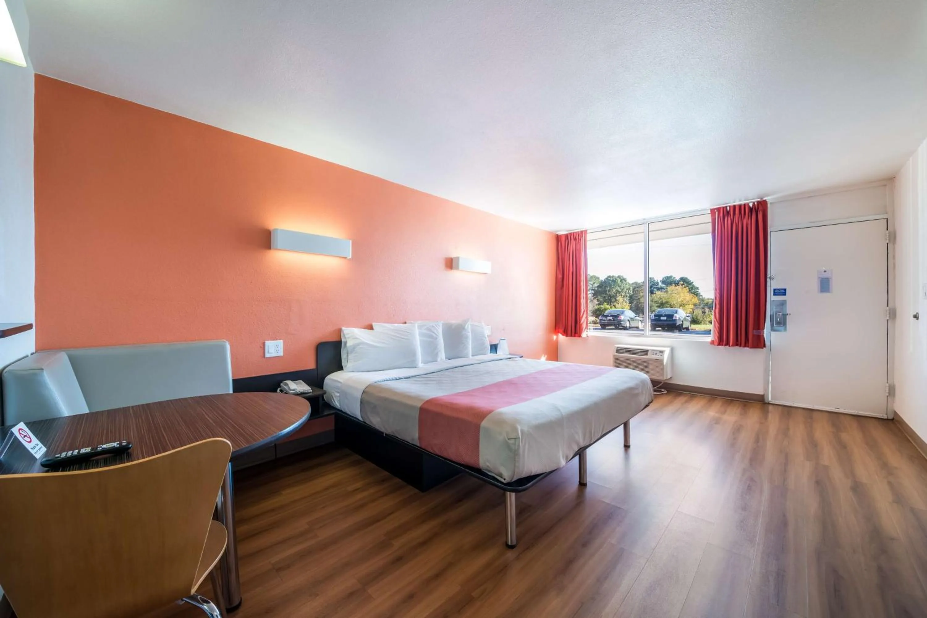 Photo of the whole room, Bed in Motel 6-Connellys Springs, NC