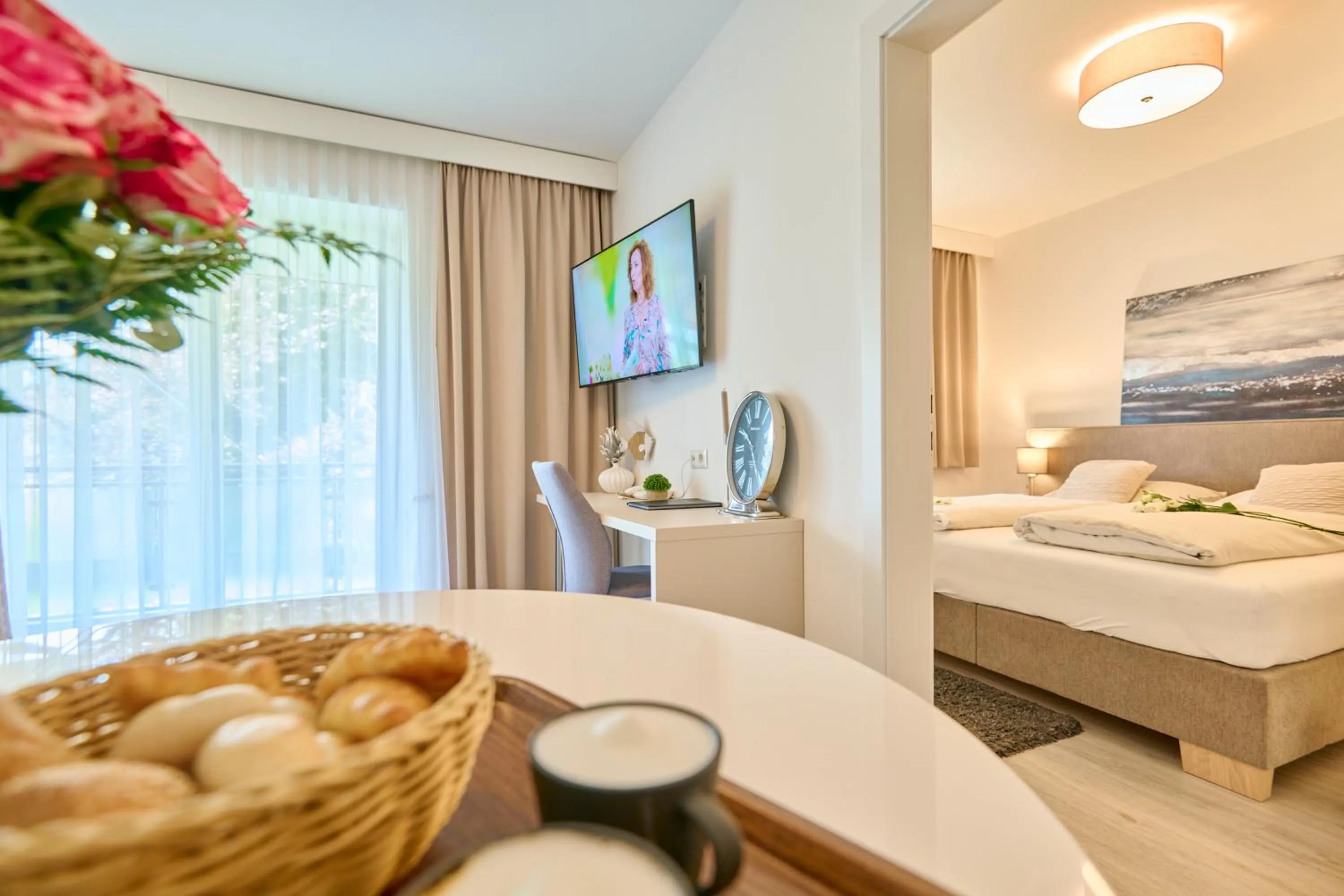 Living room, Bed in Pension - Ferienwohnungen Zollner