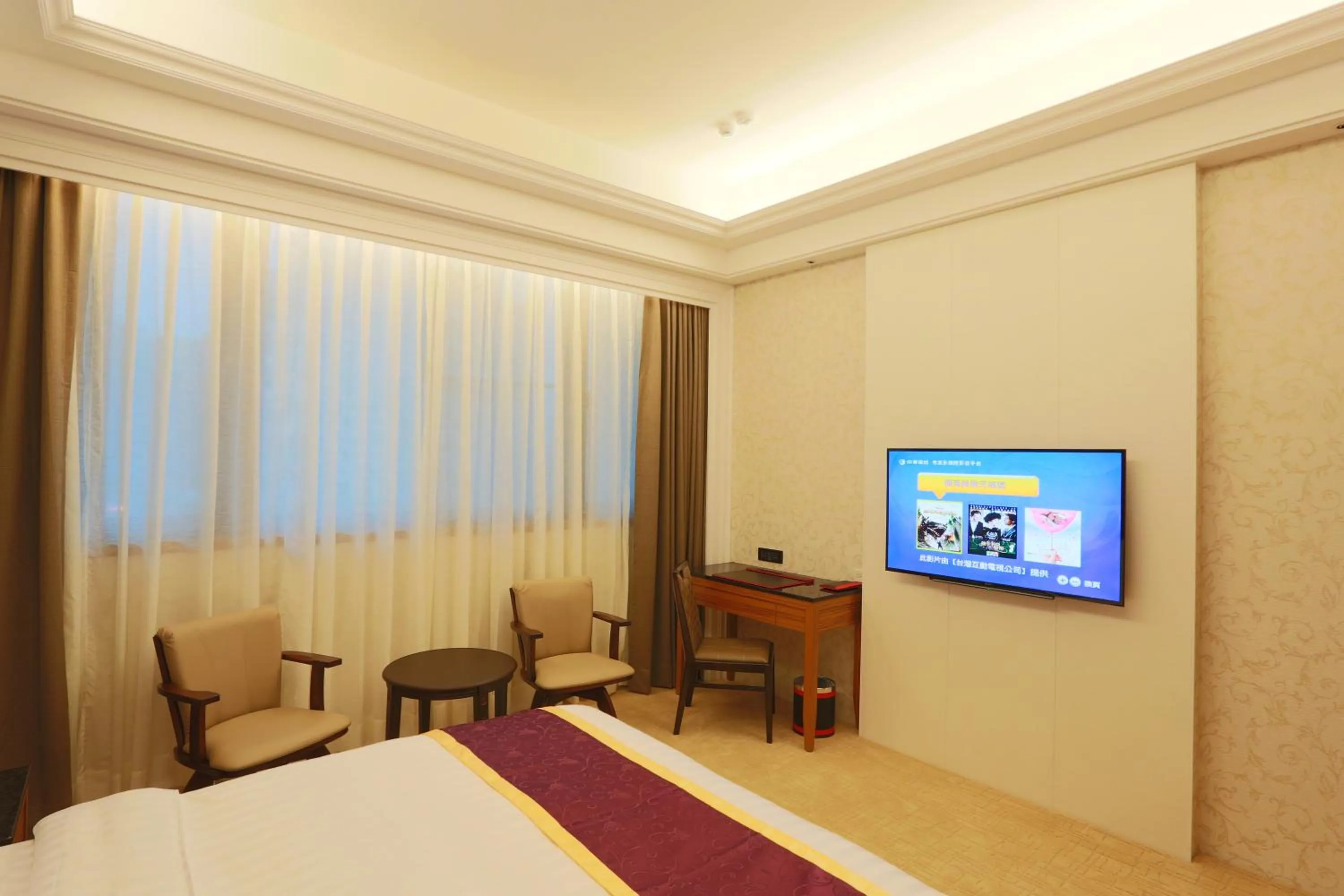 Bedroom, Bed in Happiness Inn Hotel