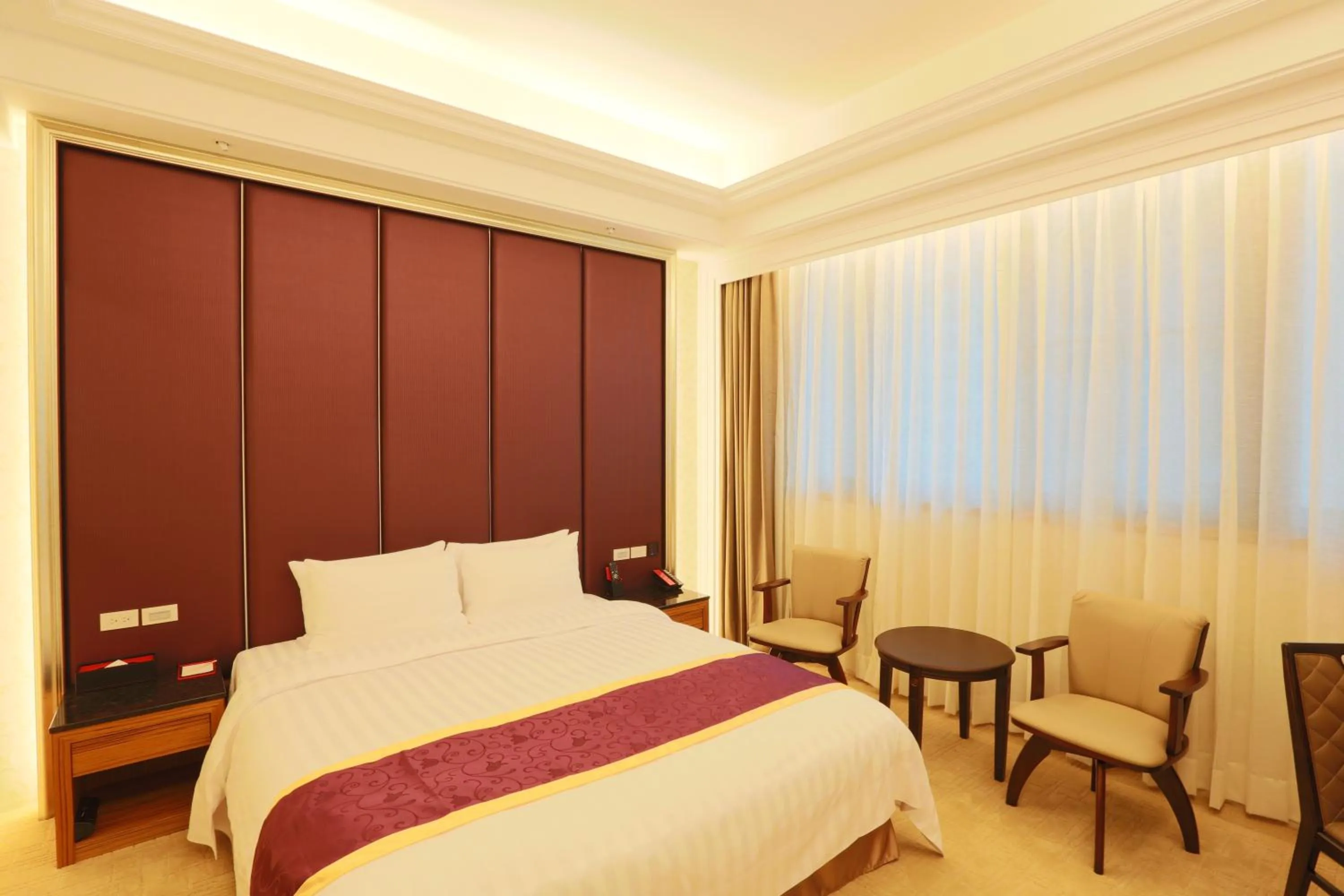 Bedroom, Bed in Happiness Inn Hotel