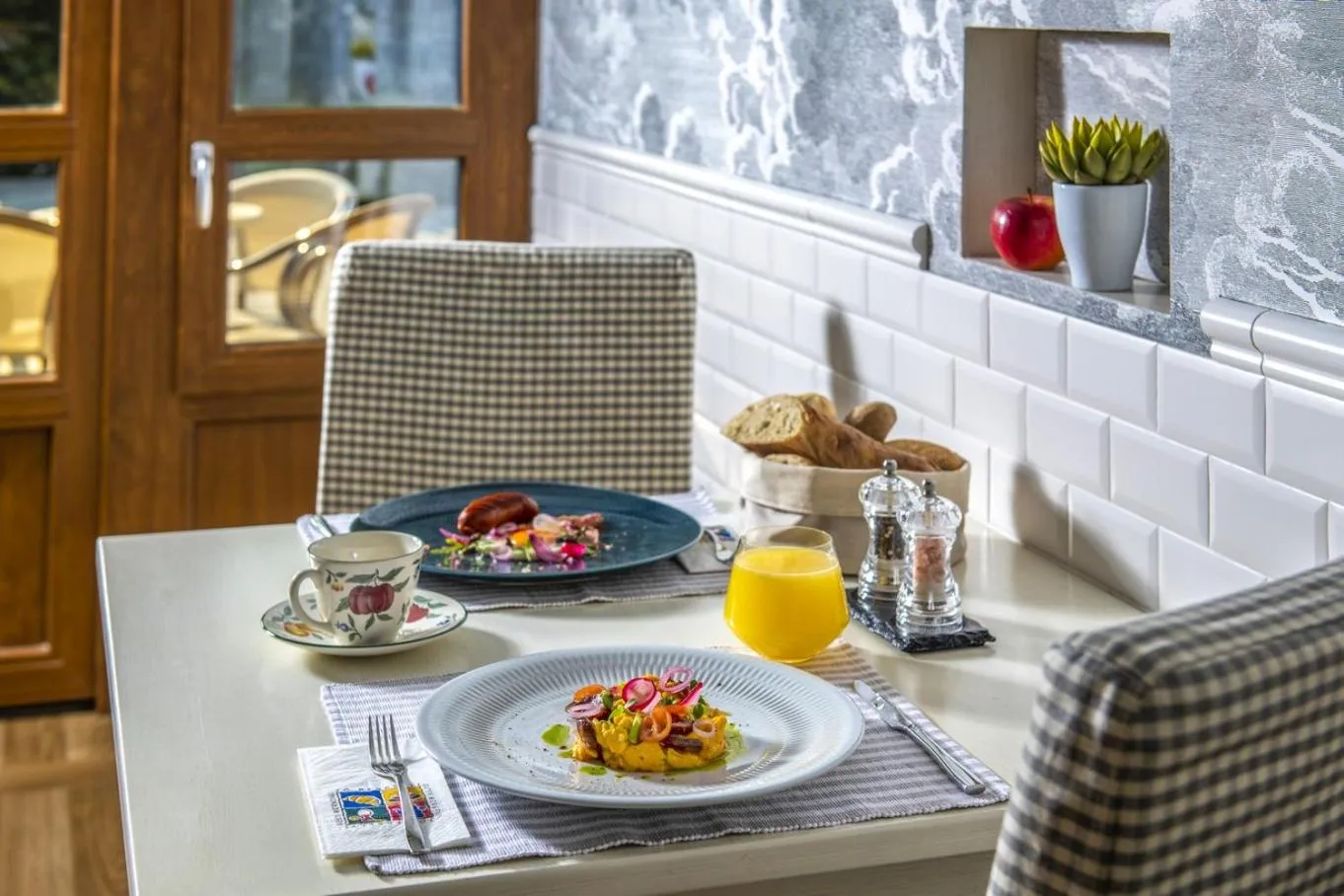 Restaurant/places to eat in Erla Villa Boutique Hotel