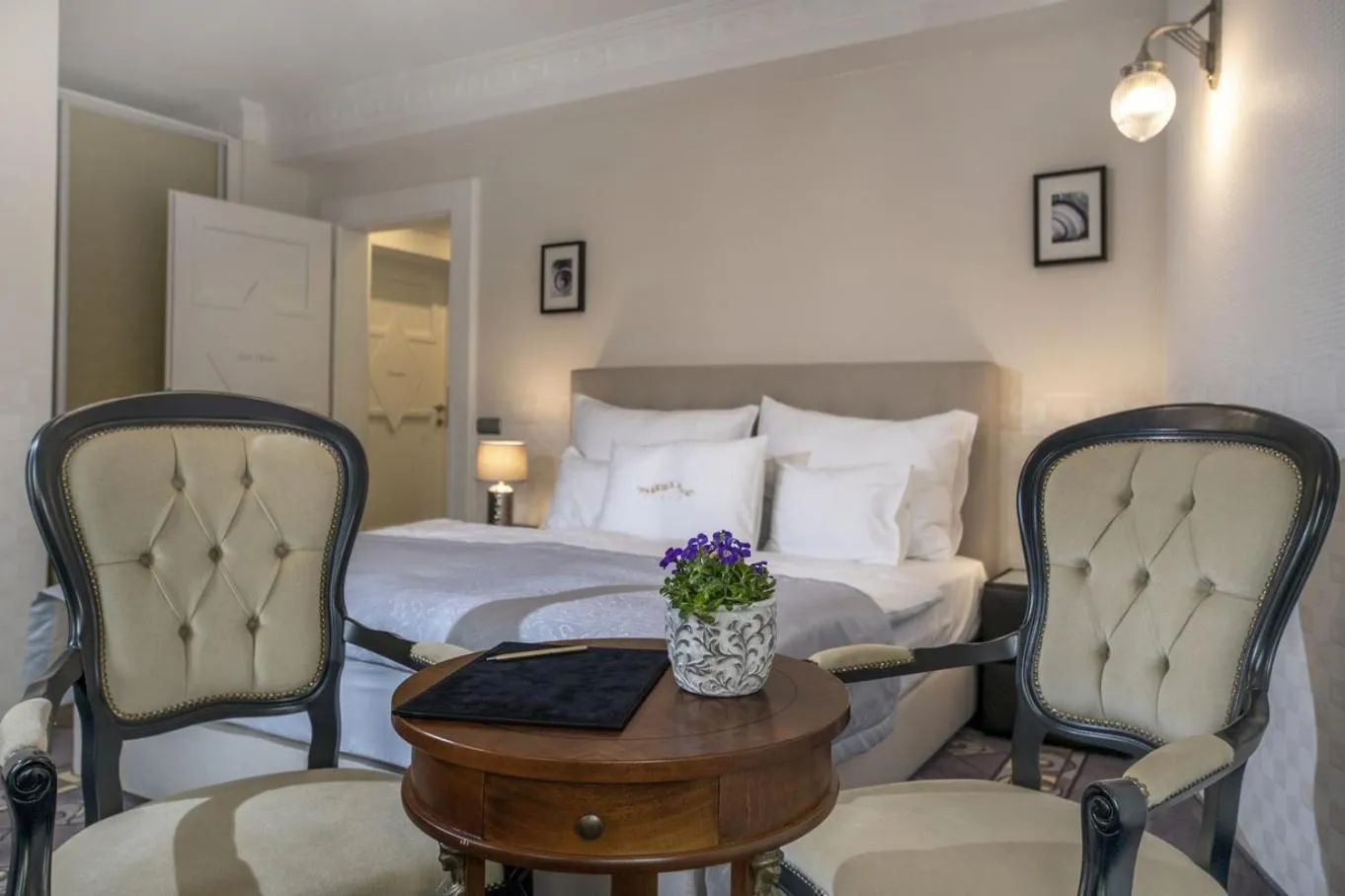 Bed in Erla Villa Boutique Hotel