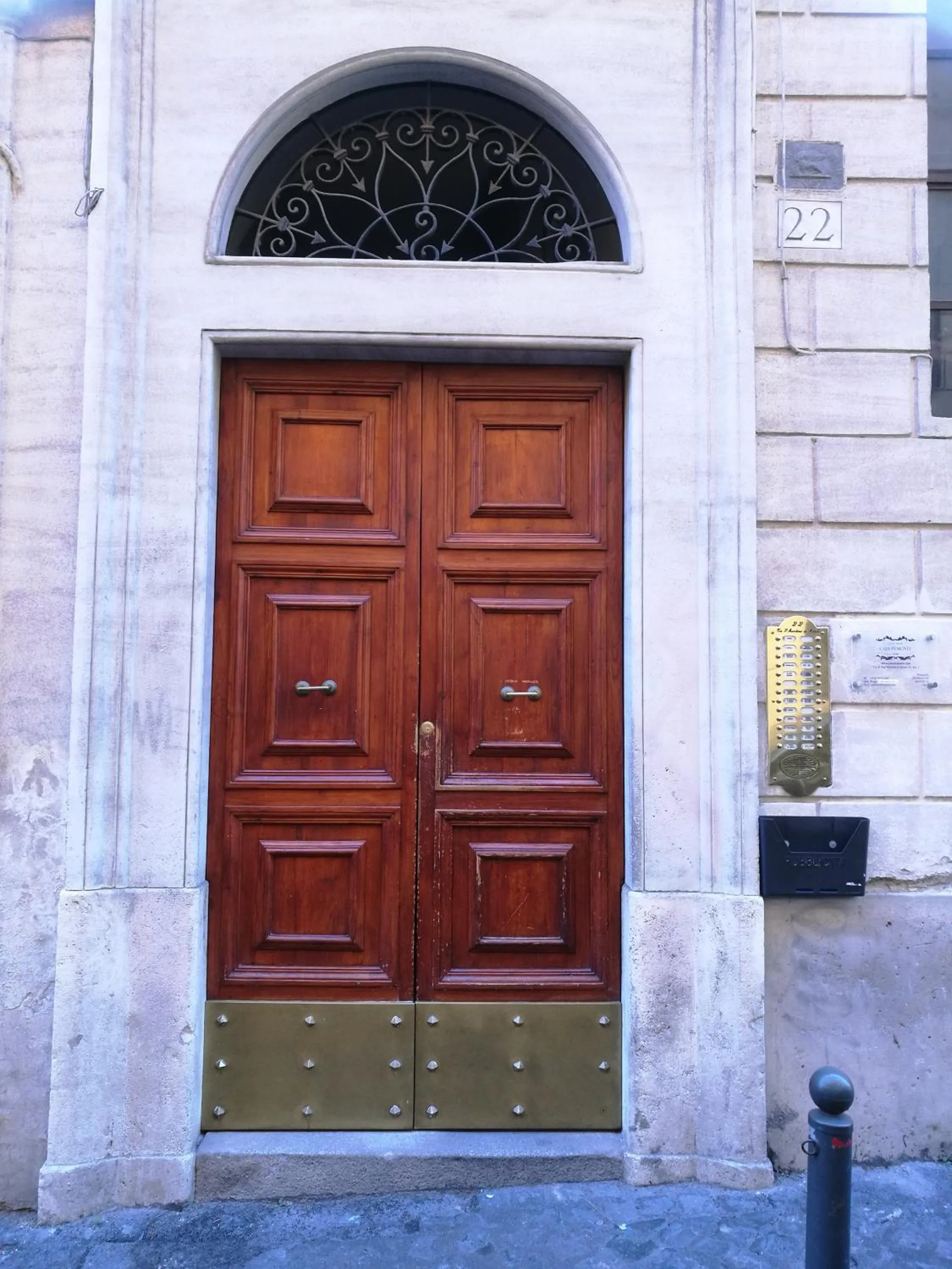 Property building in Casa in Monti