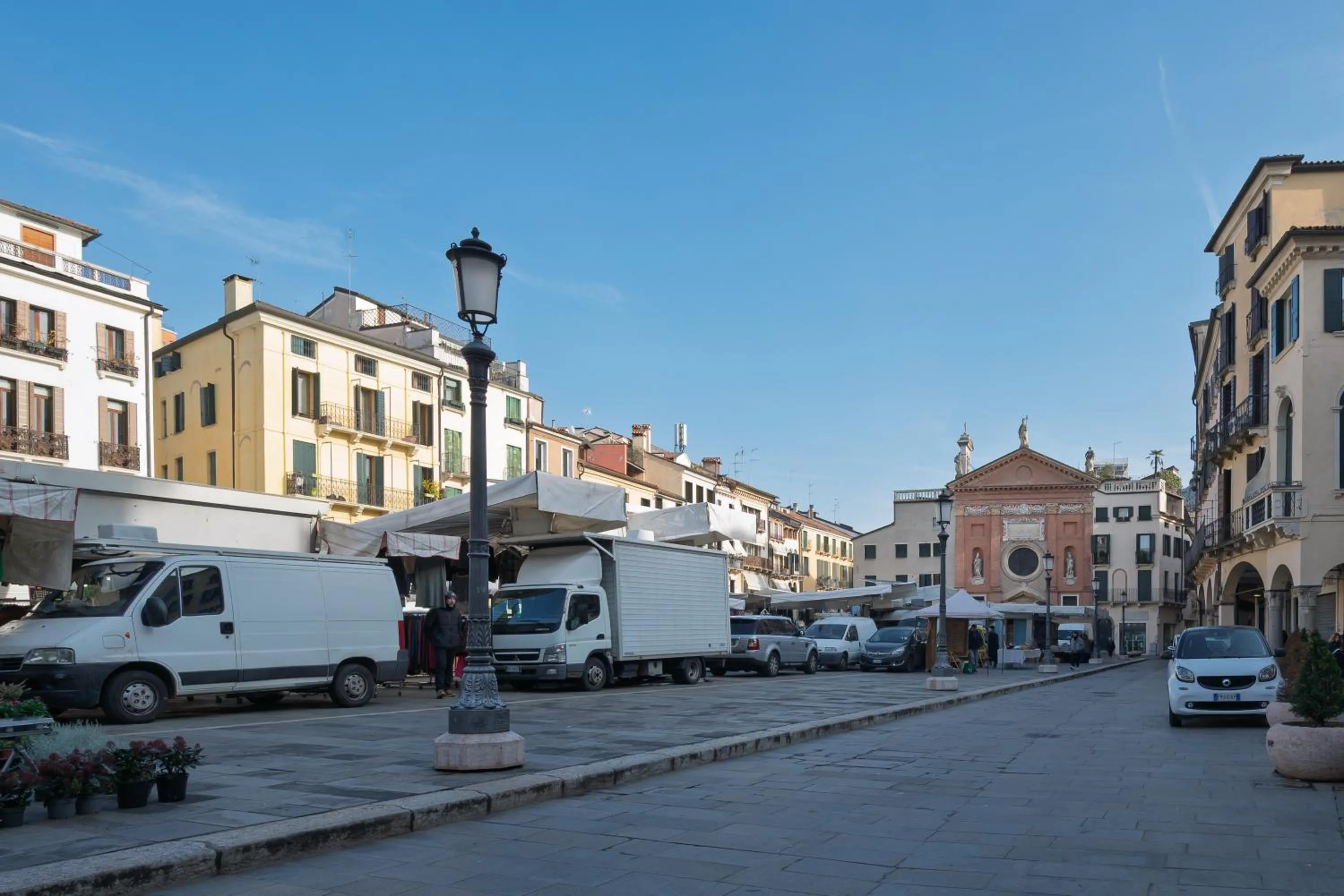 Street view in Diamantino Town House