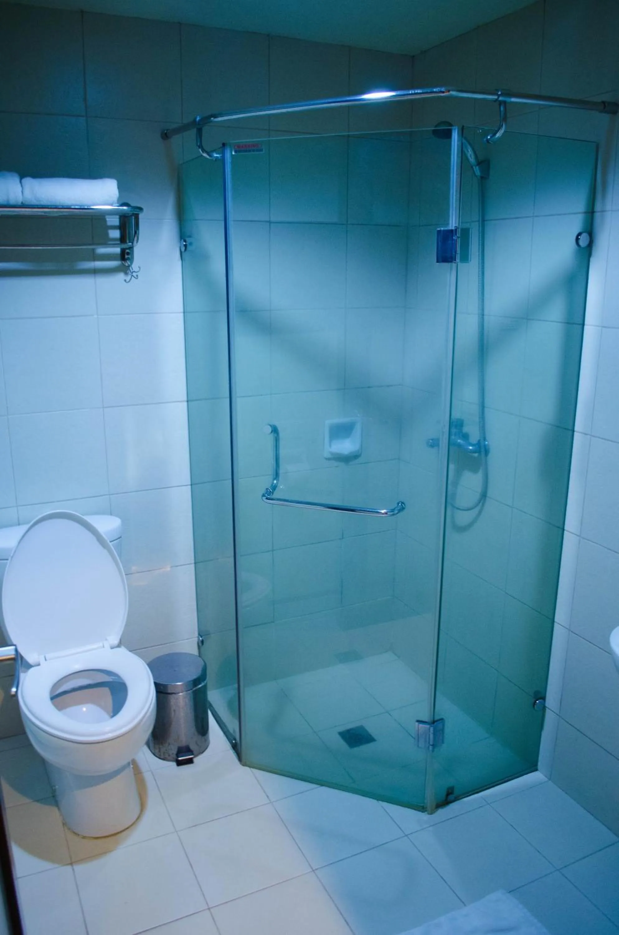 Shower in Hotel Tavern Surigao