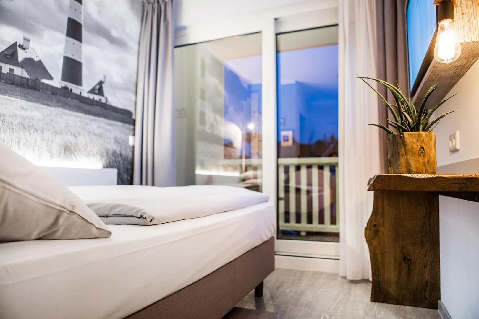 Photo of the whole room, Bed in Bude54