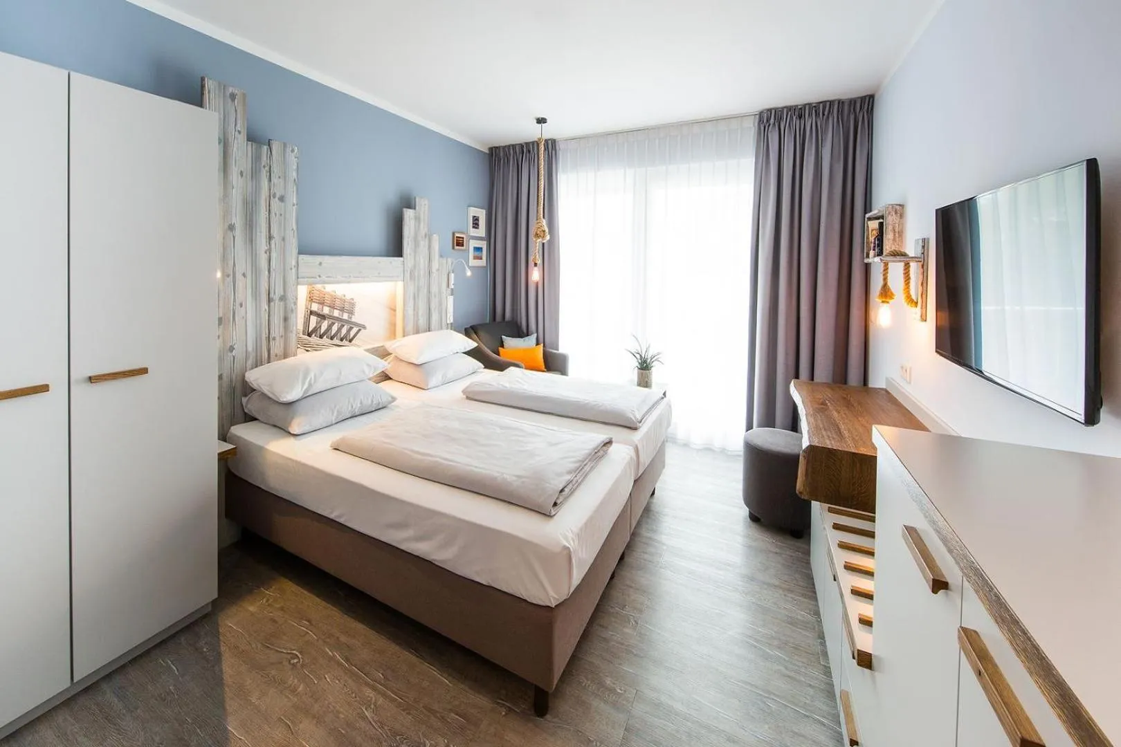 Photo of the whole room, Bed in Bude54