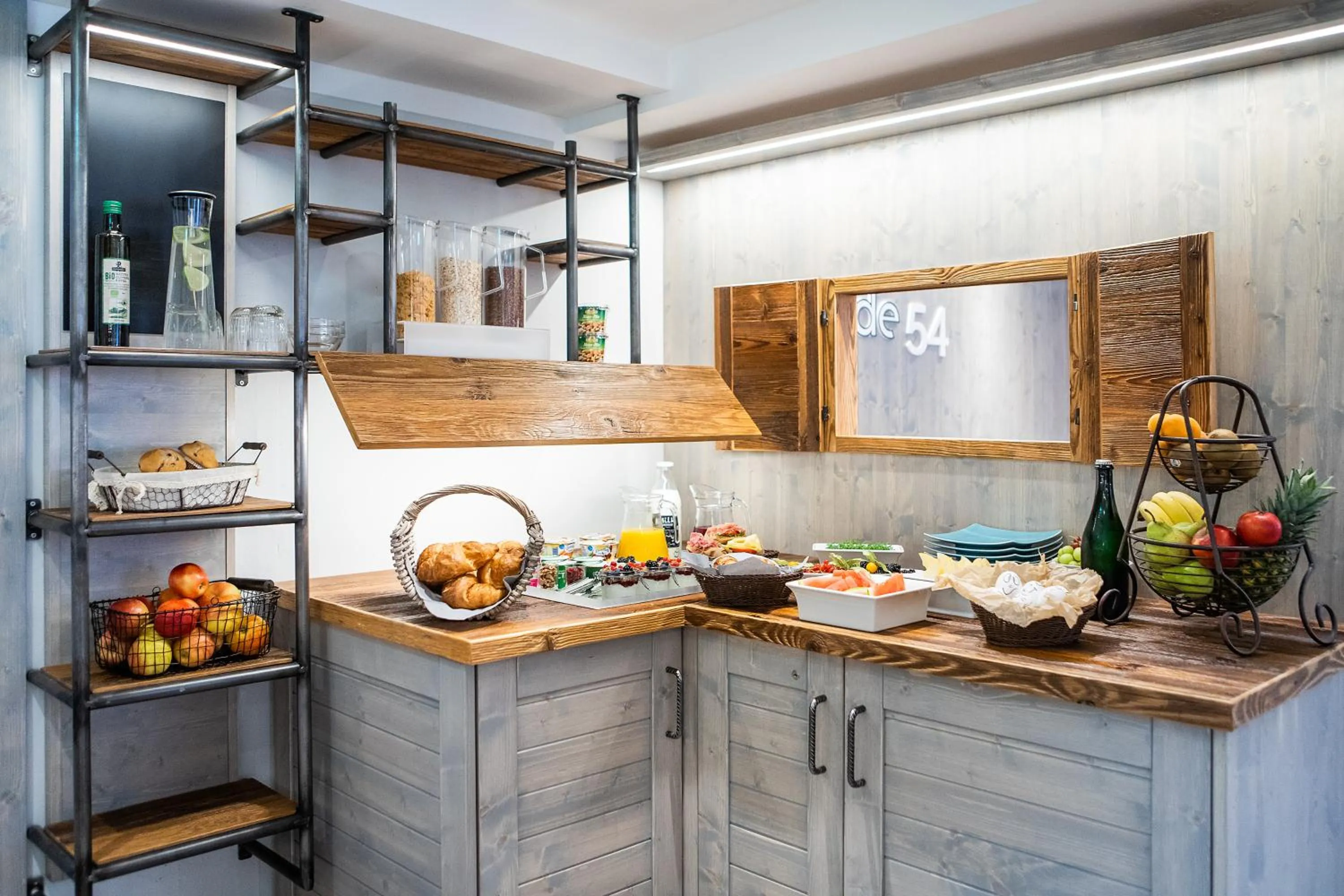 Buffet breakfast in Bude54