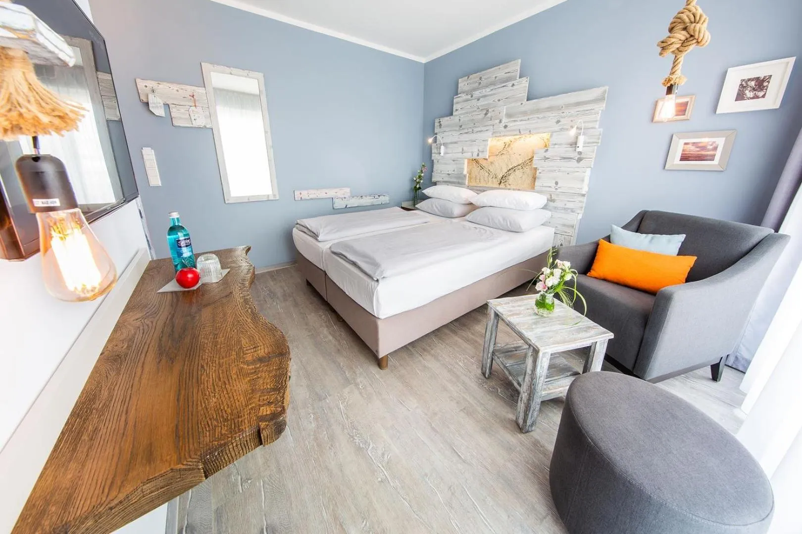 Photo of the whole room, Bed in Bude54