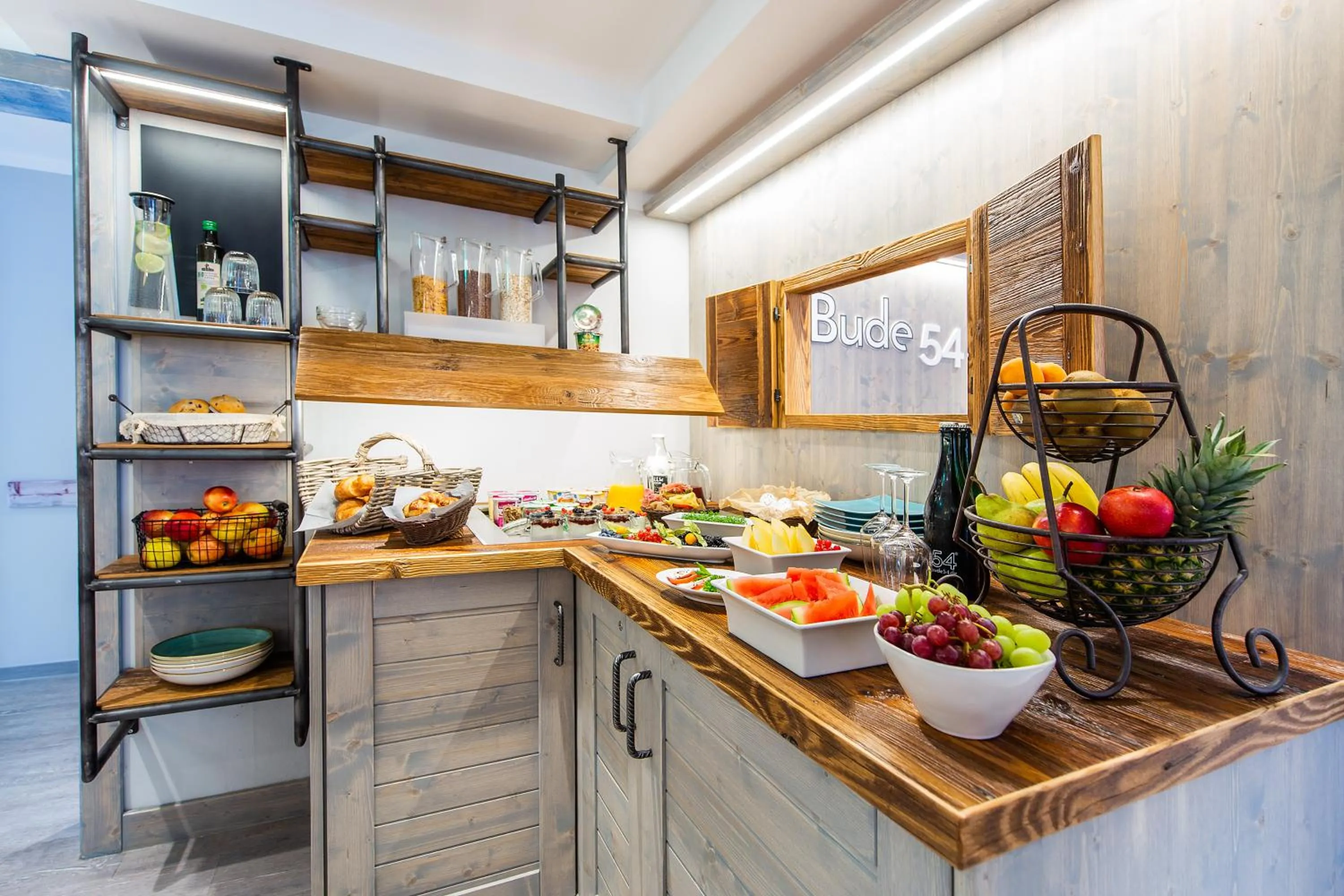 Buffet breakfast in Bude54