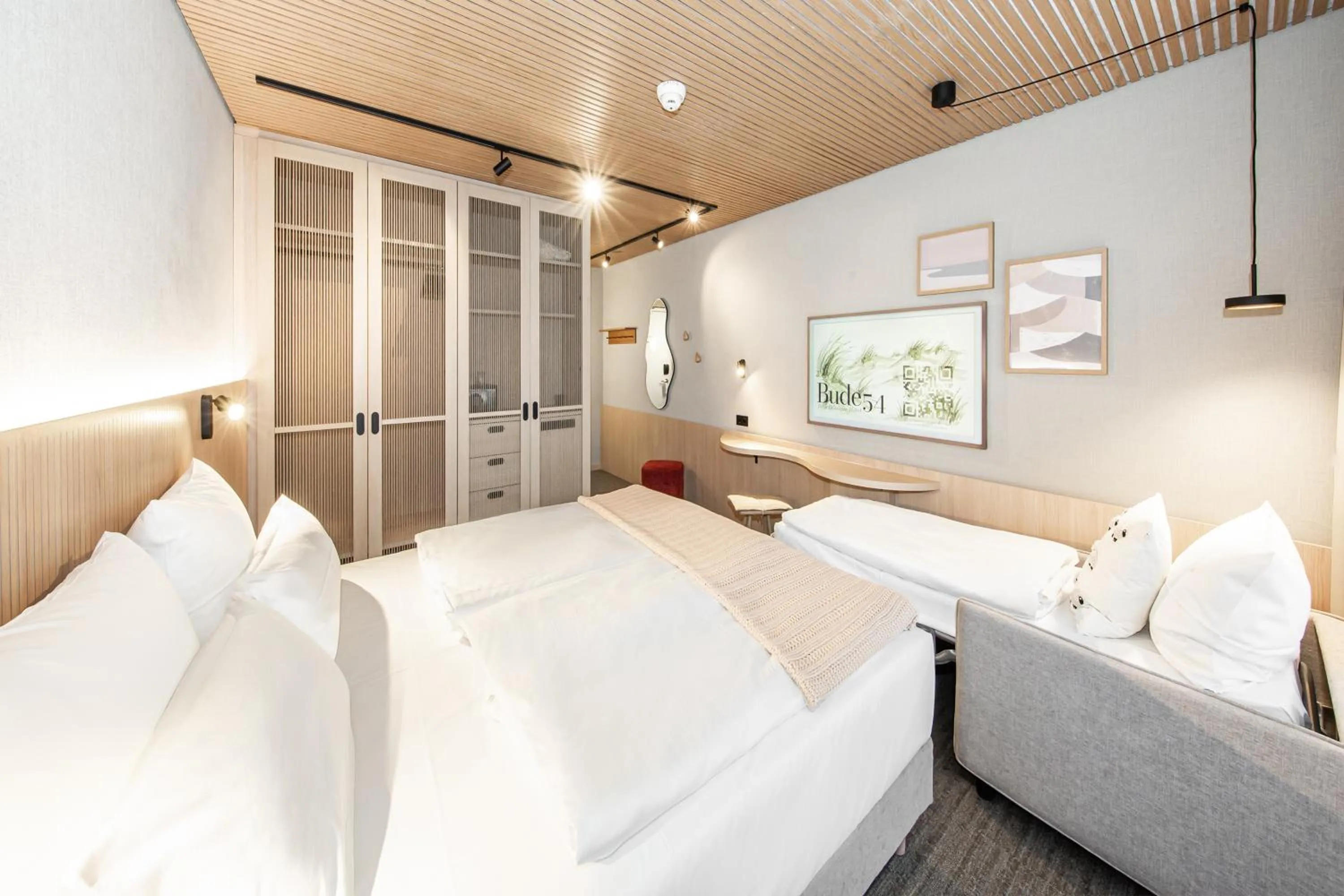 Photo of the whole room, Bed in Bude54