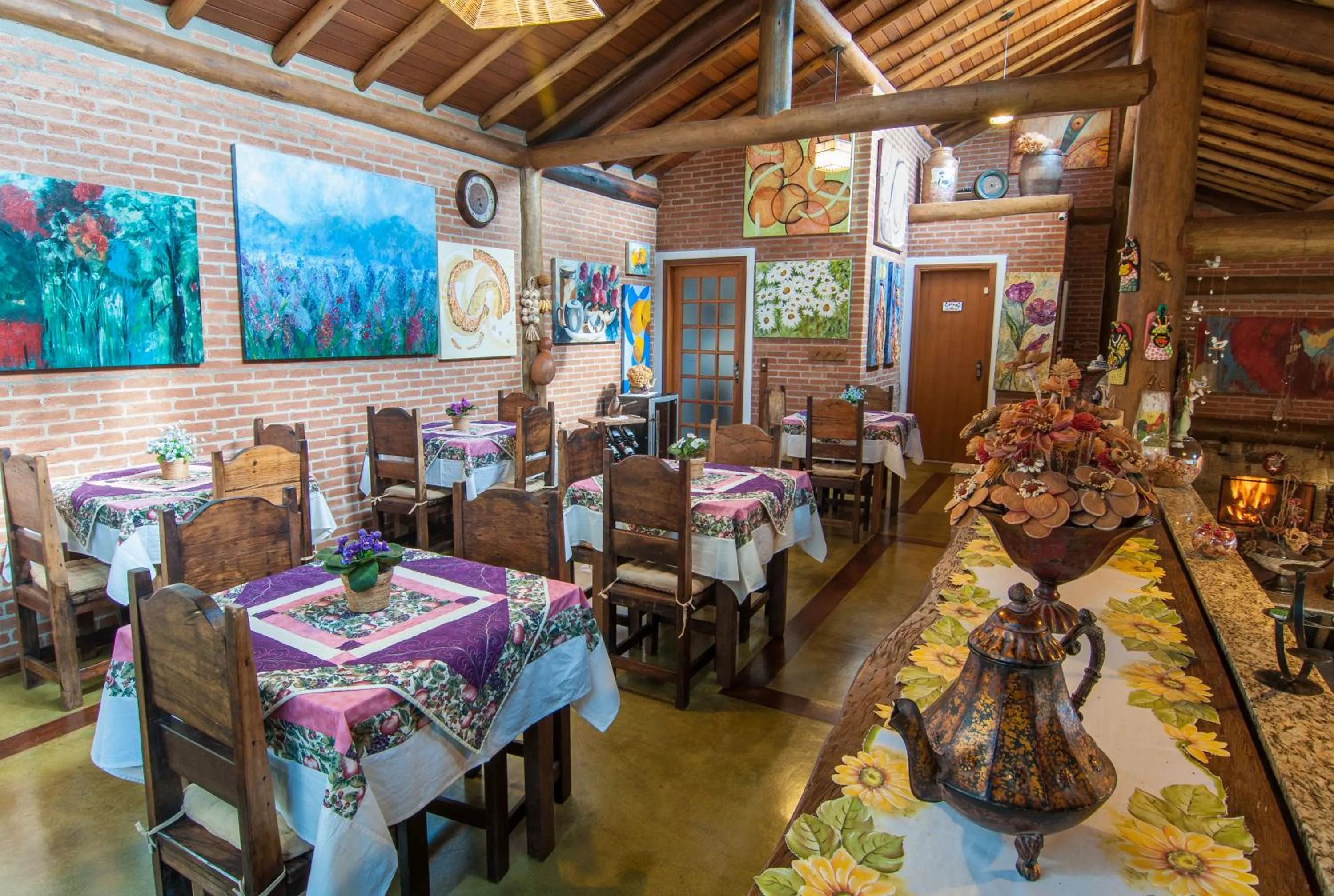 Restaurant/places to eat in Pousada Alto da Neblina
