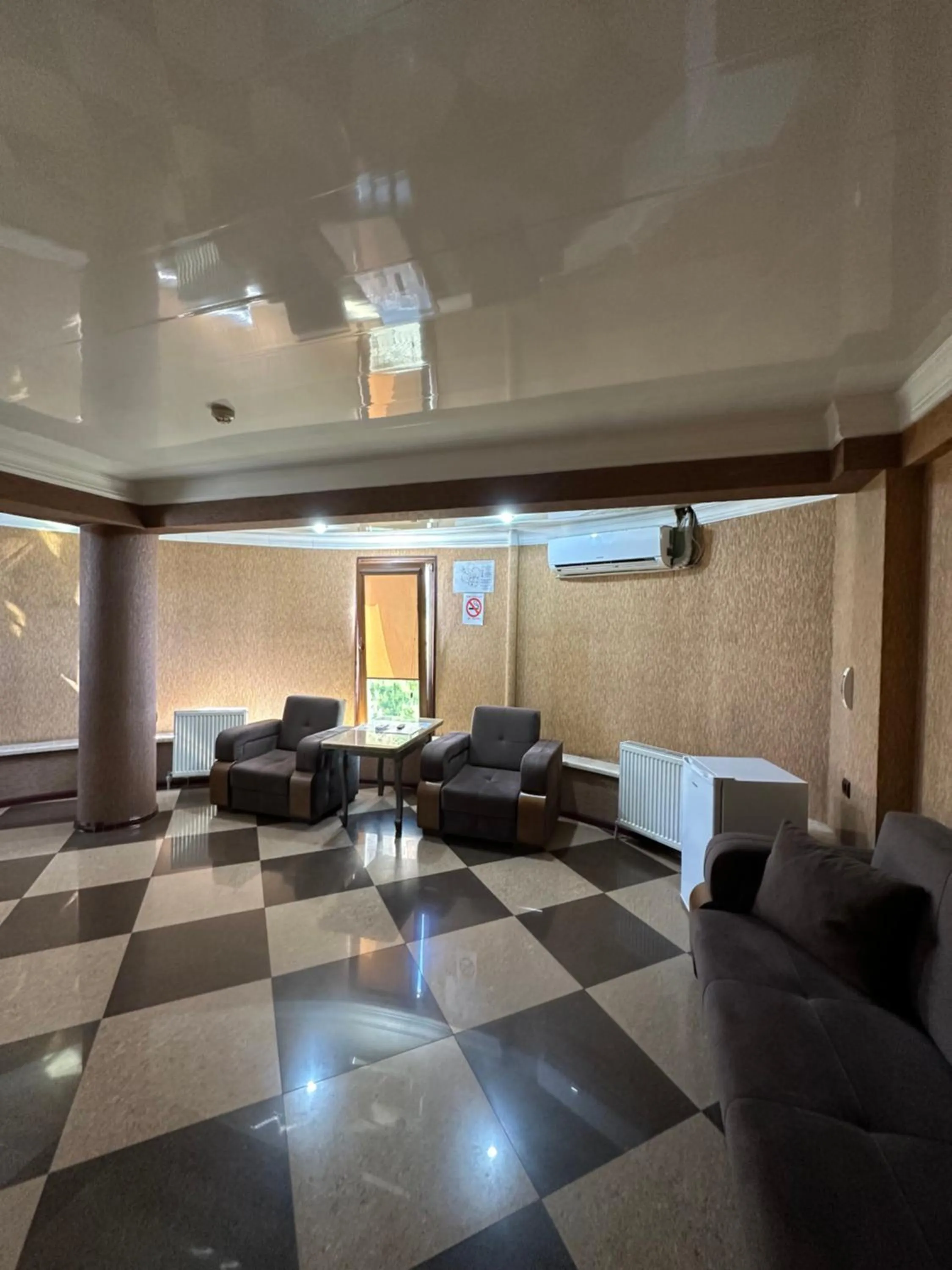 Seating area in Hotel Piza