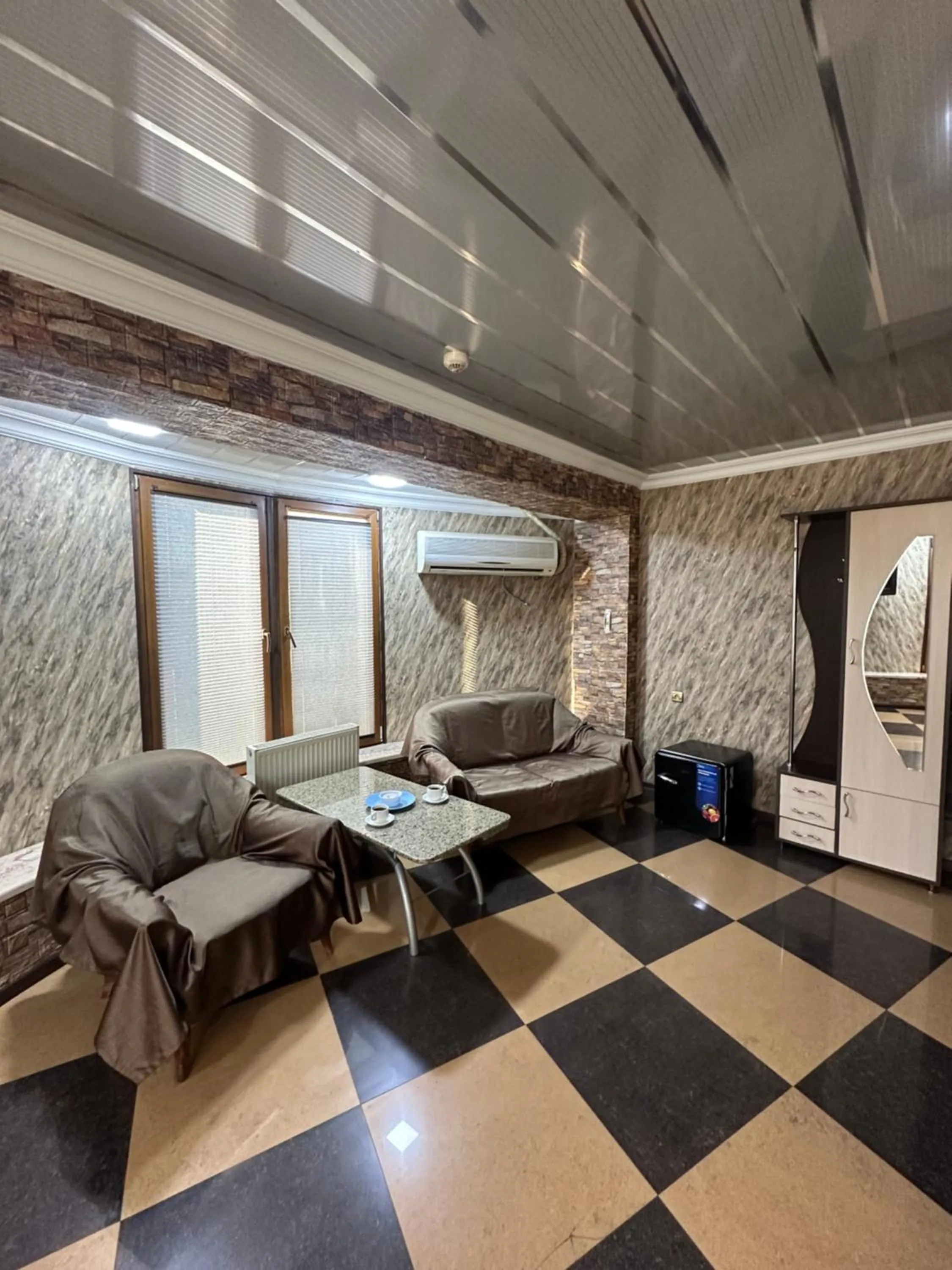 Seating area in Hotel Piza