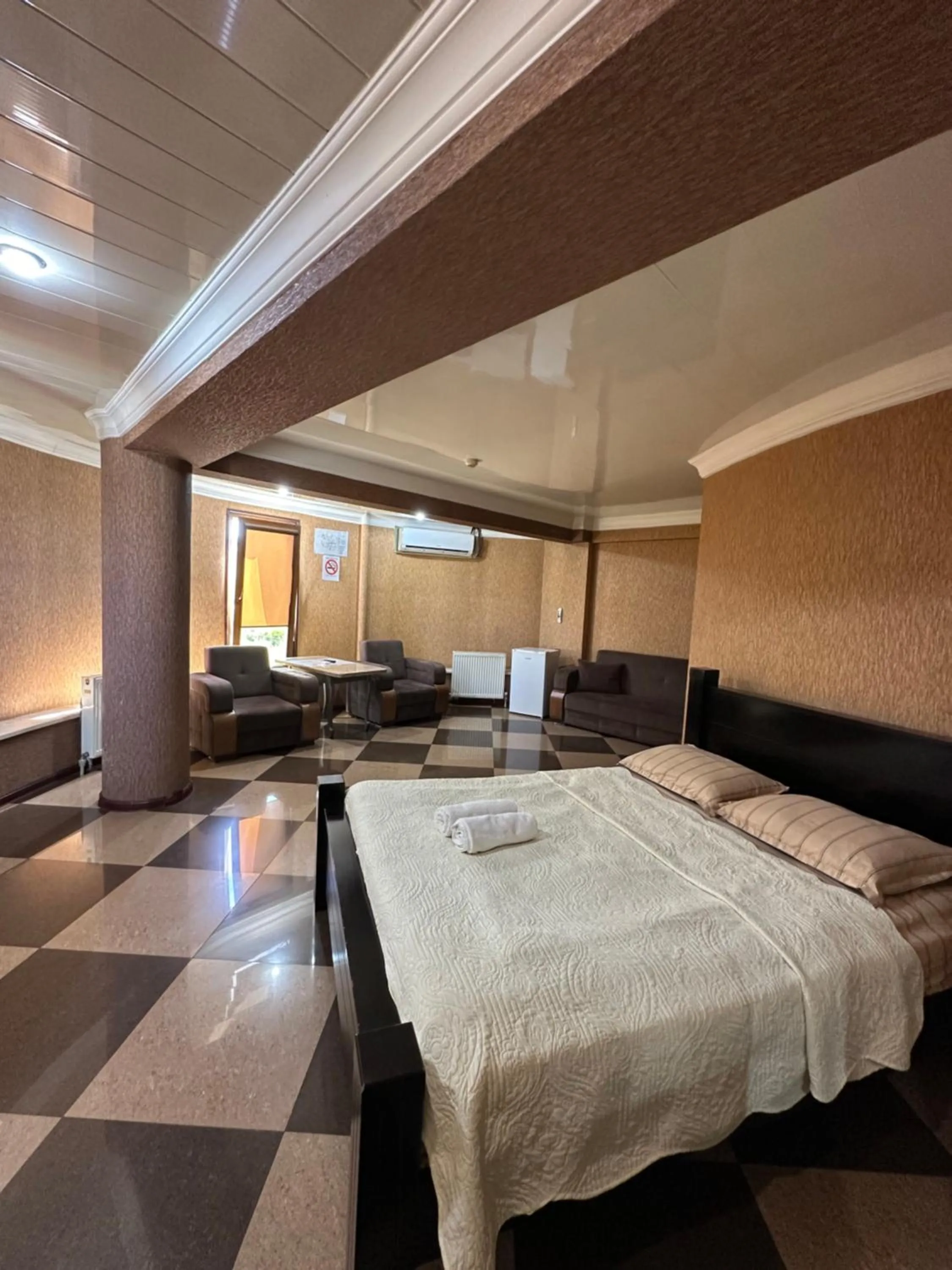 Photo of the whole room, Bed in Hotel Piza