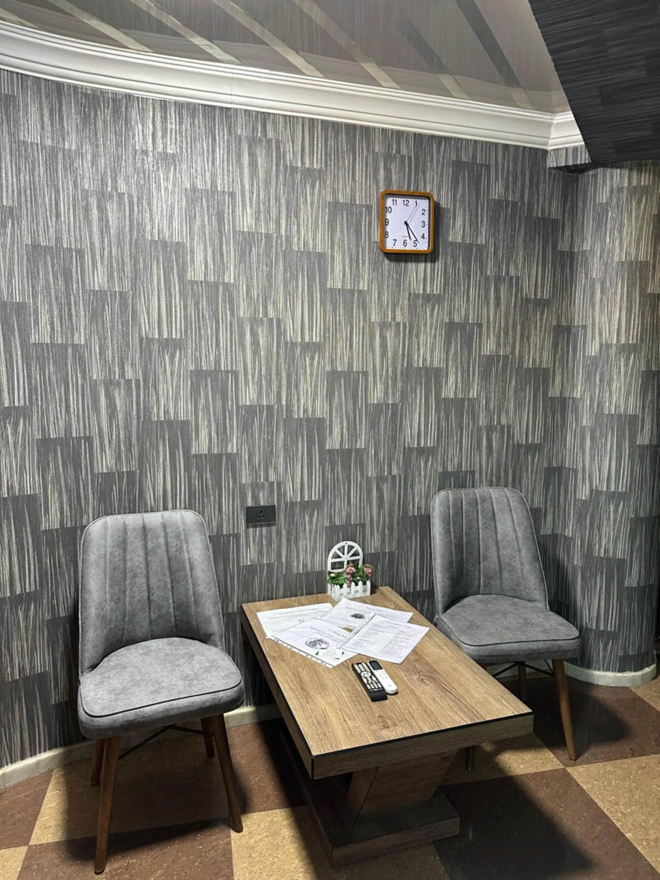 Seating area in Hotel Piza