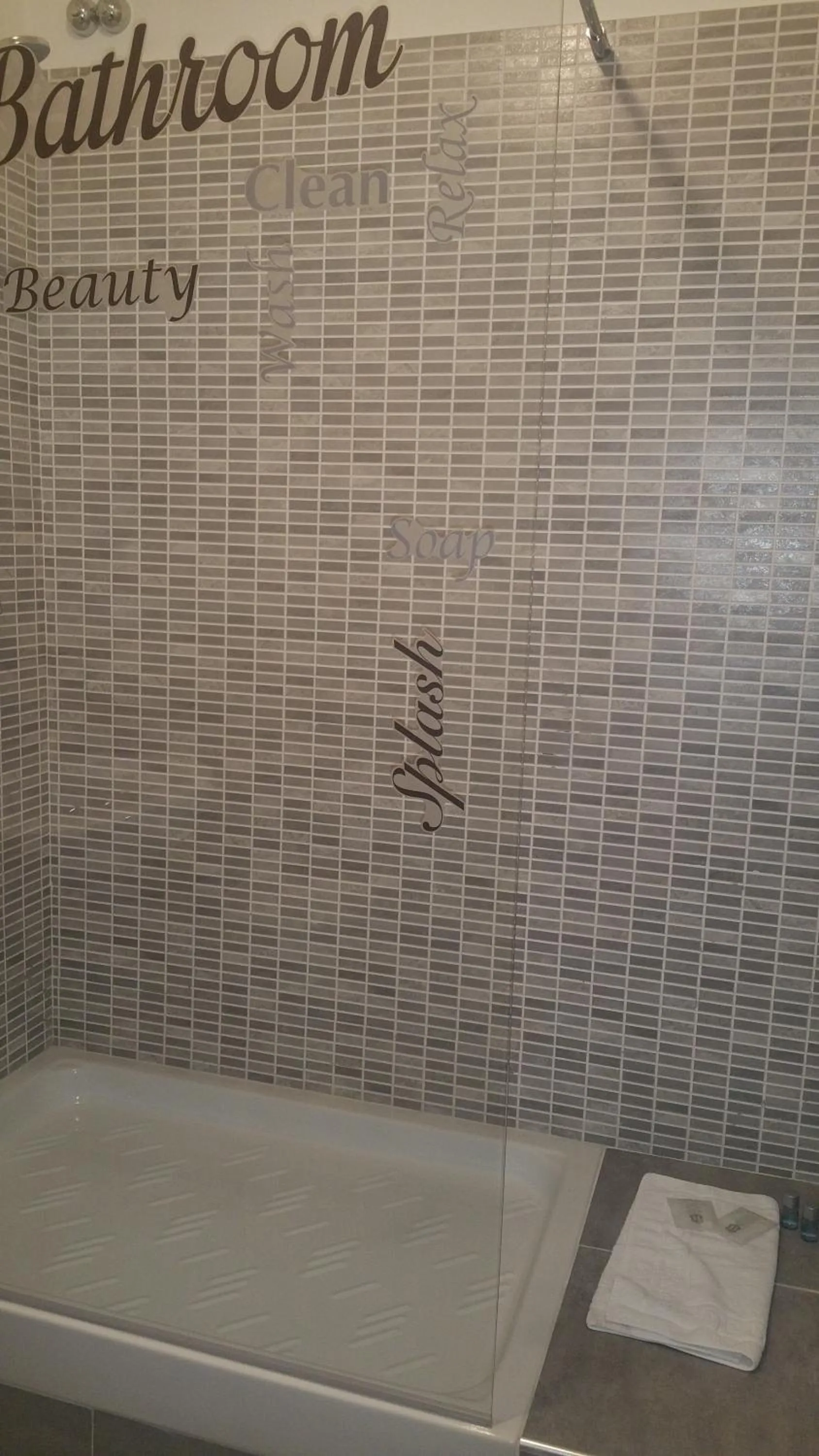 Shower in B&B Momenti Romani