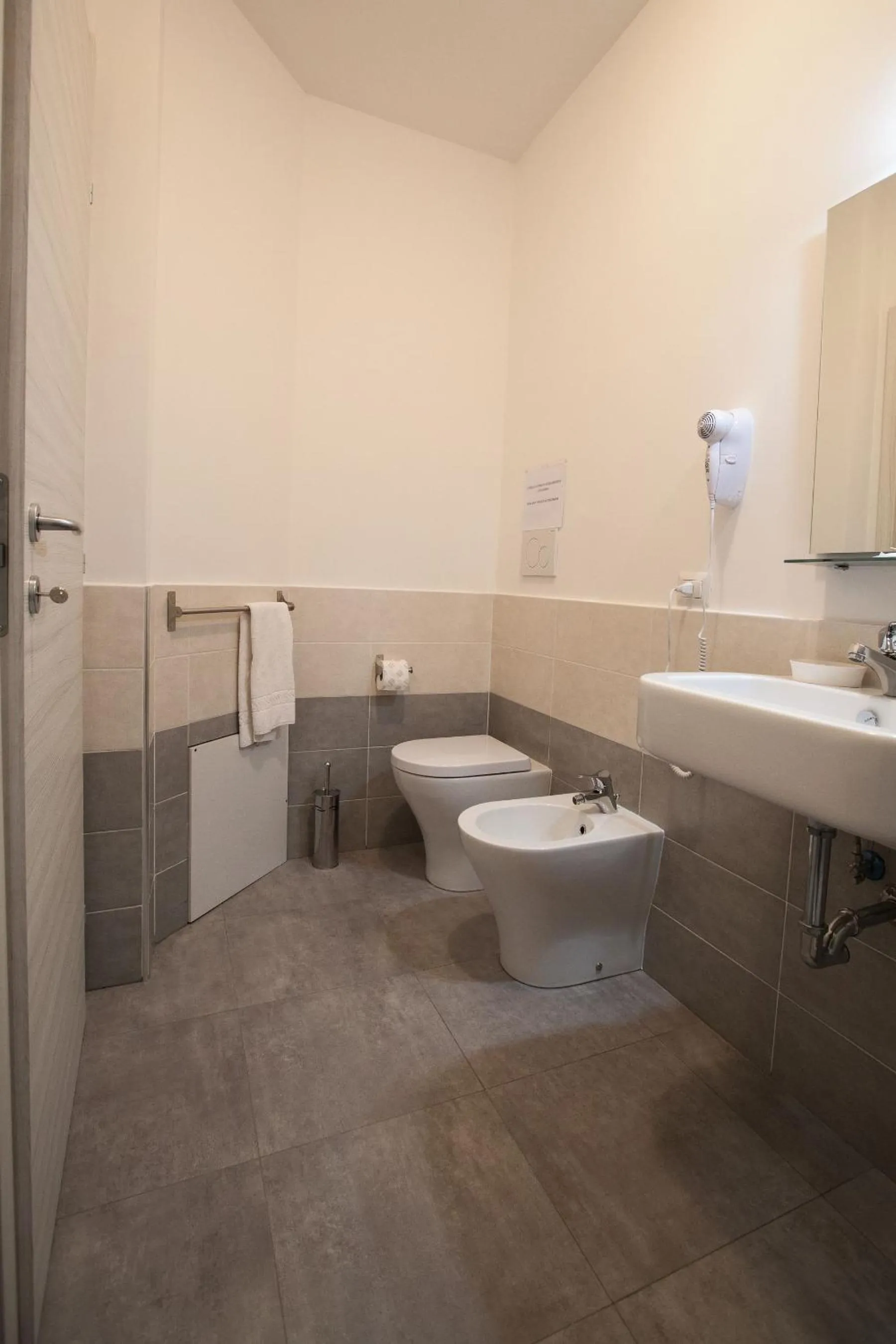 Bathroom in B&B Momenti Romani