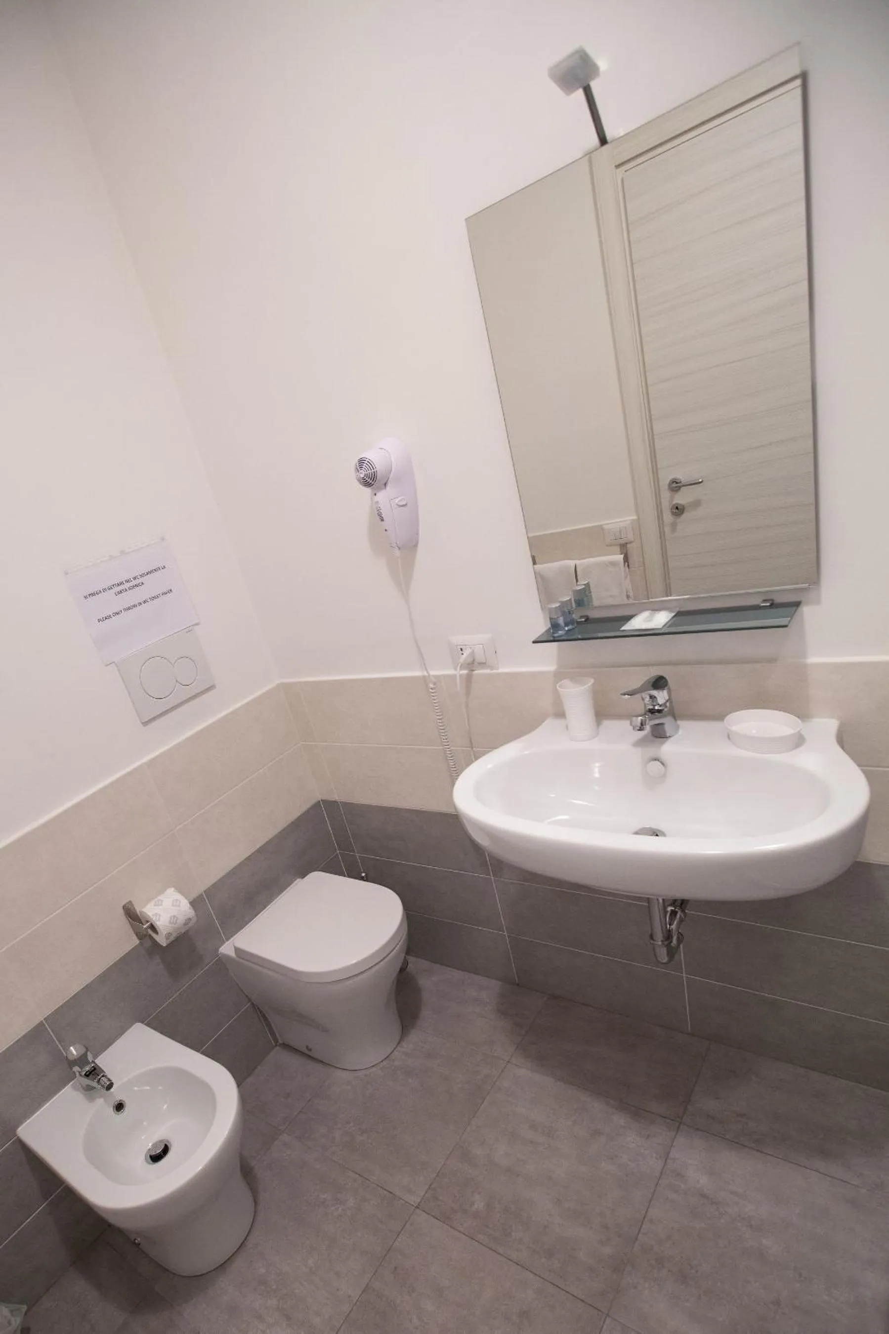 Bathroom in B&B Momenti Romani