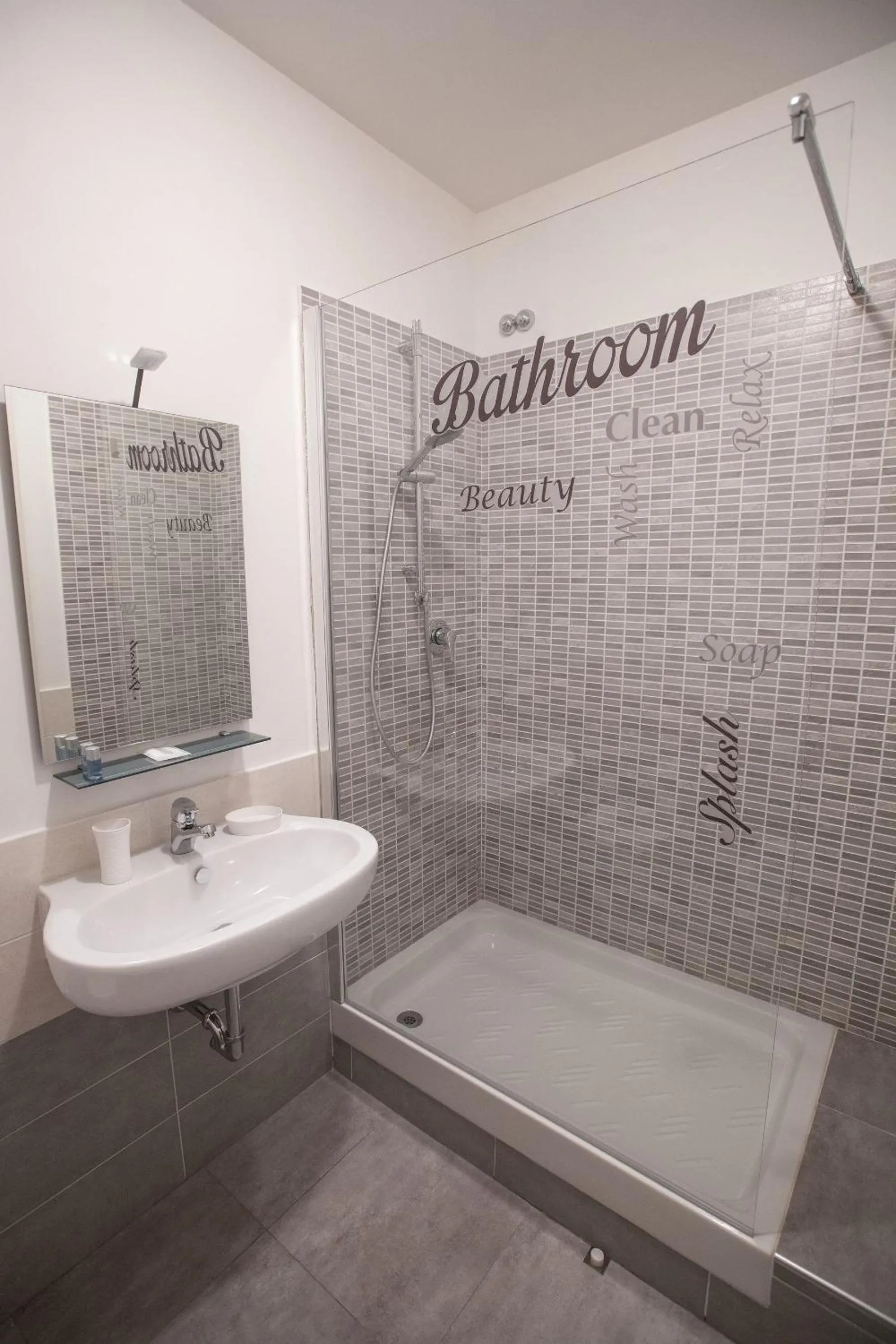 Bathroom in B&B Momenti Romani