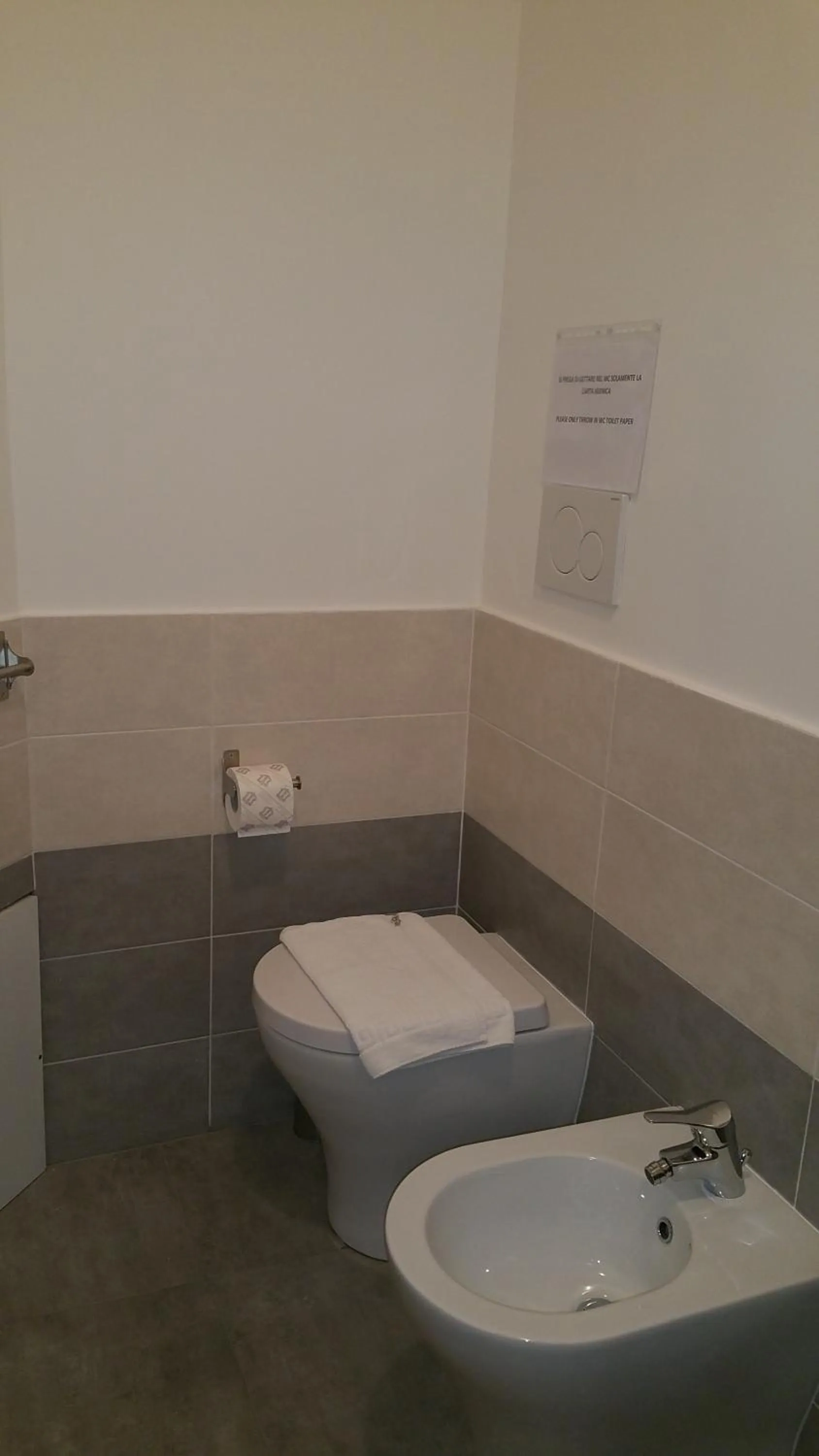 Toilet in B&B Momenti Romani