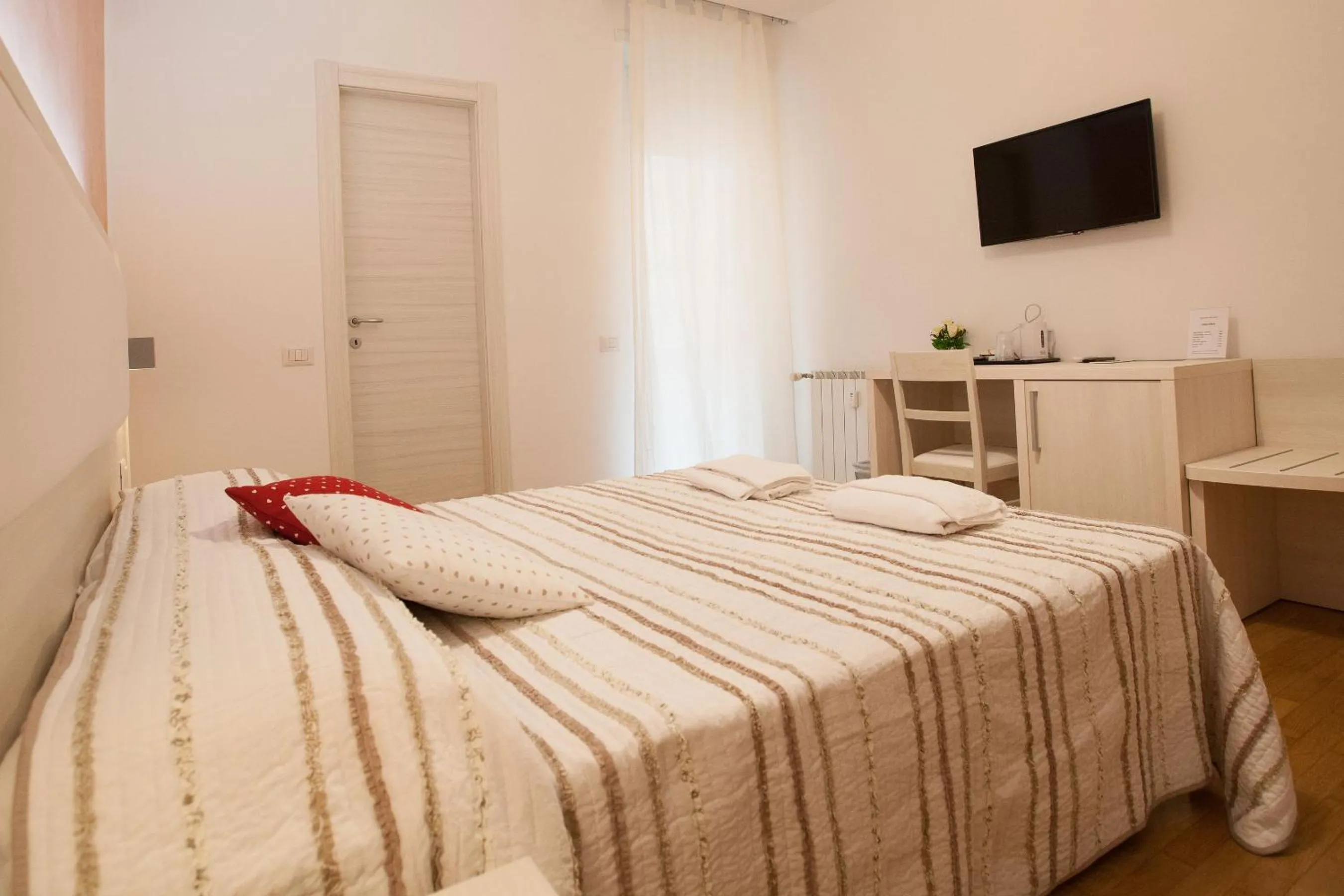Day, Bed in B&B Momenti Romani
