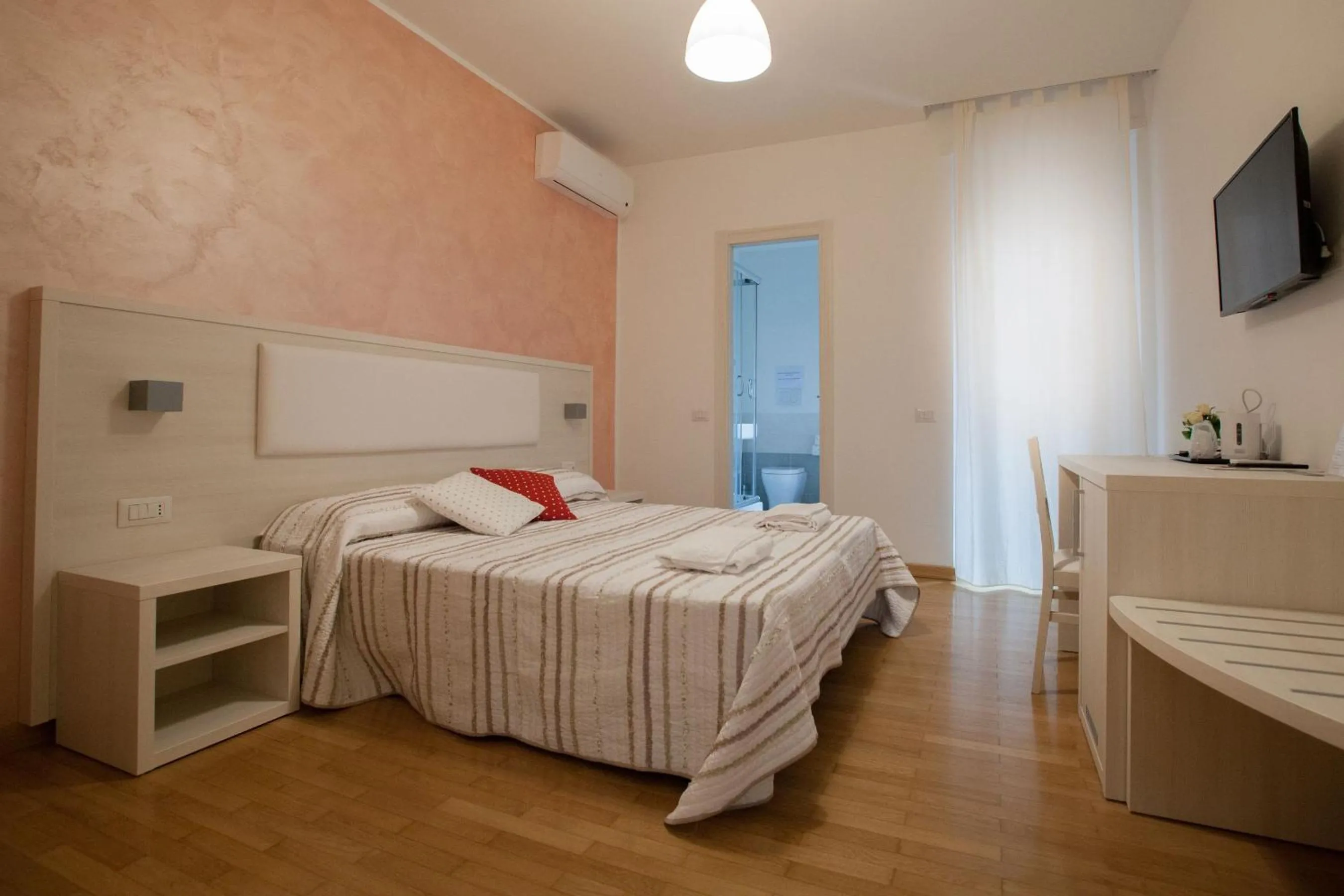 Day, Bed in B&B Momenti Romani