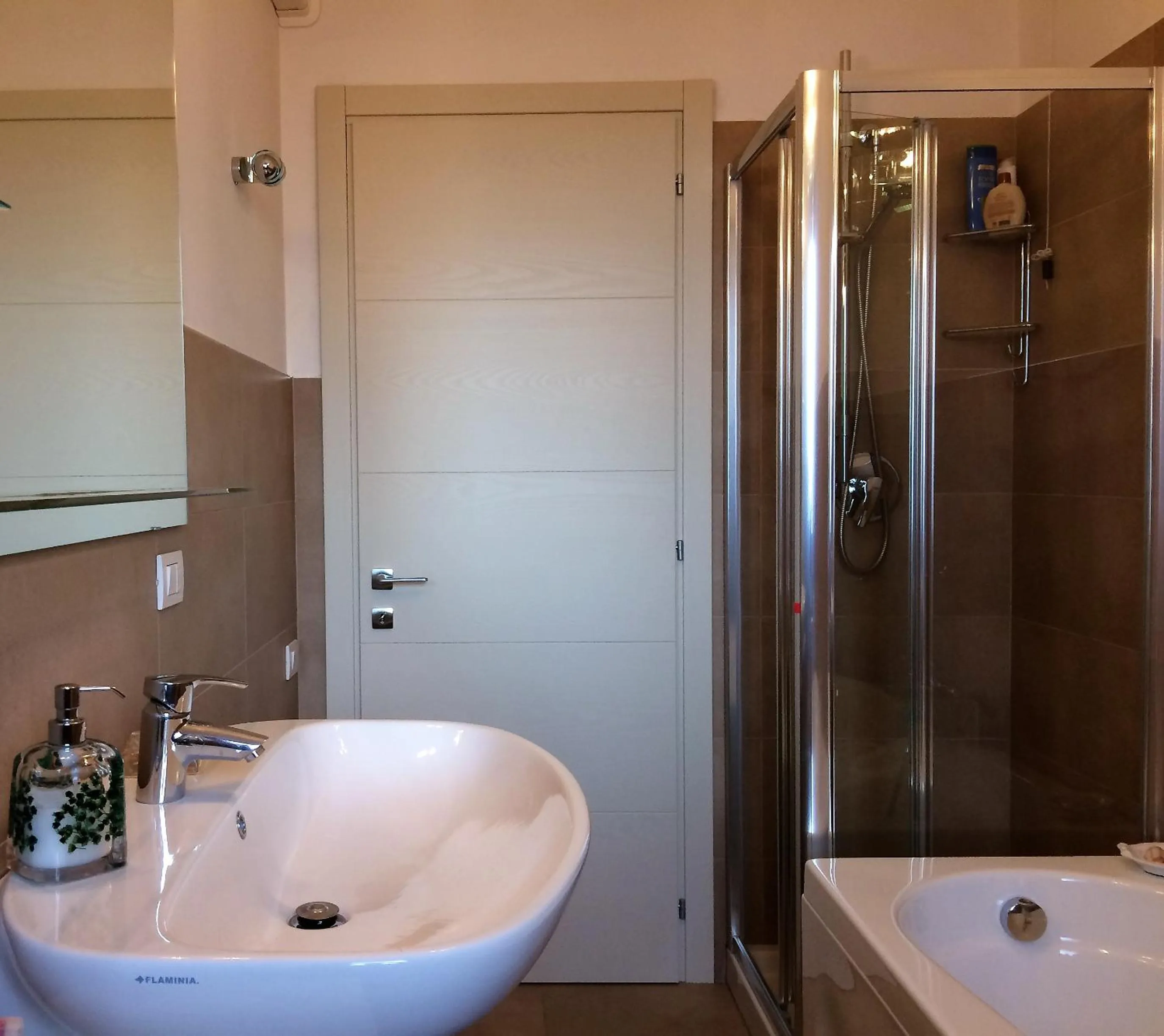 Shower in B&B Pergolesi