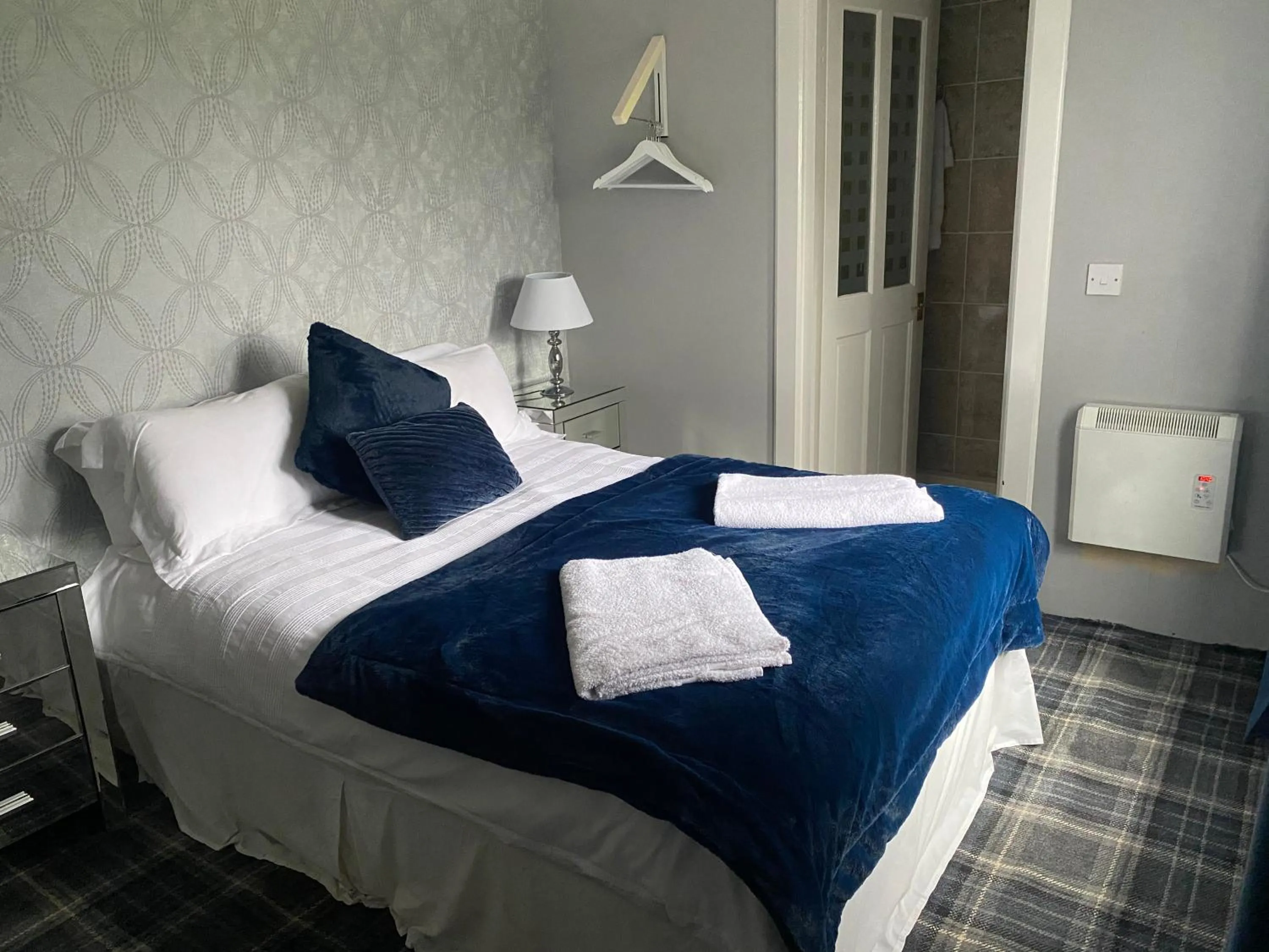 Large Double Room in Fox House Thirdpart Farm