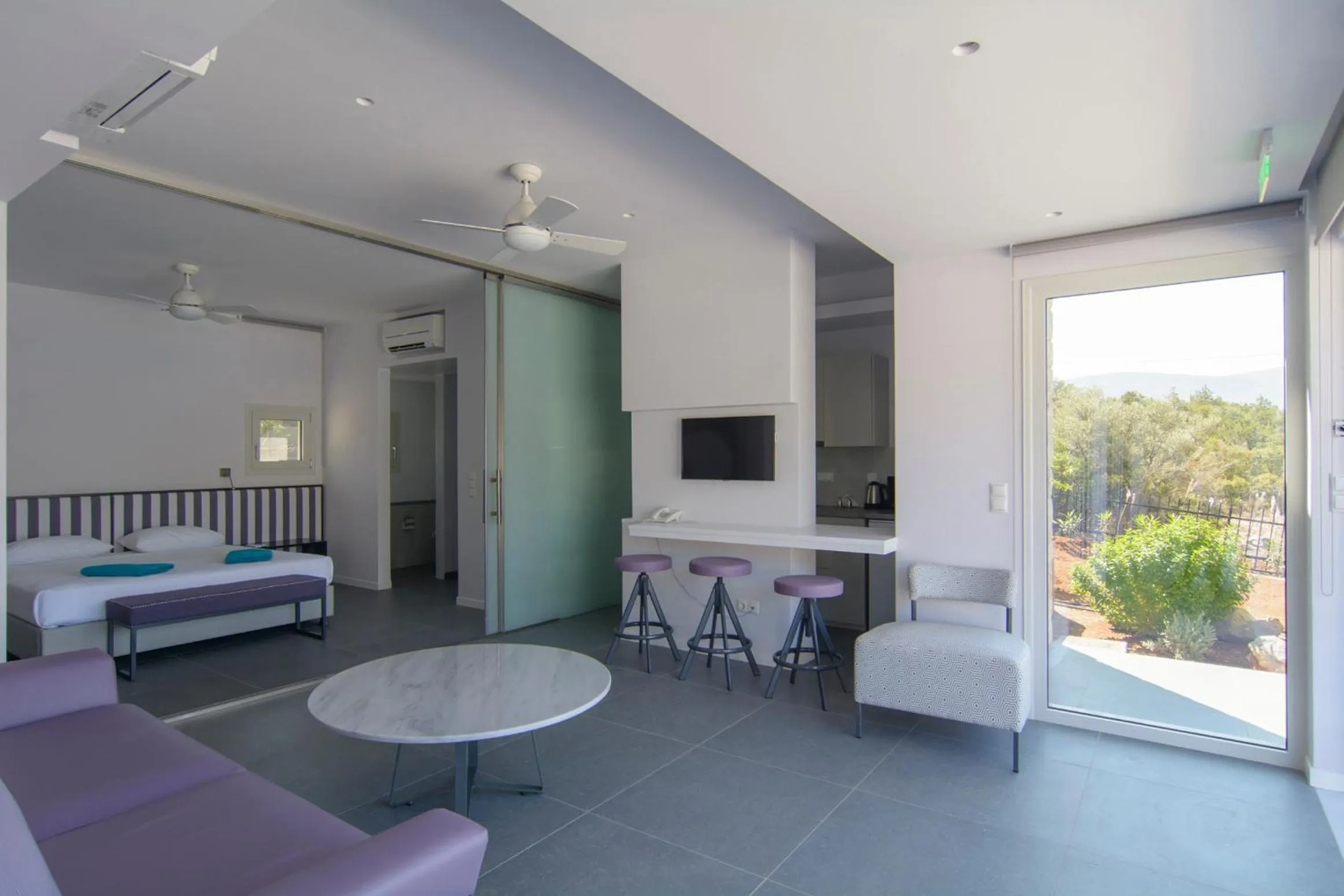 Photo of the whole room, Bed in Lavender Cove