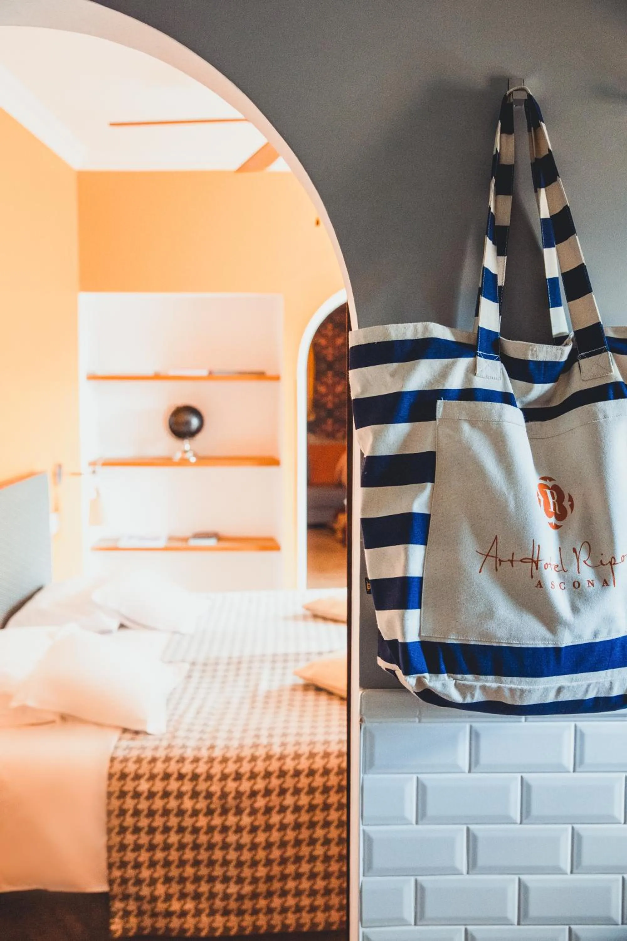 Decorative detail, Bed in Art Hotel Riposo