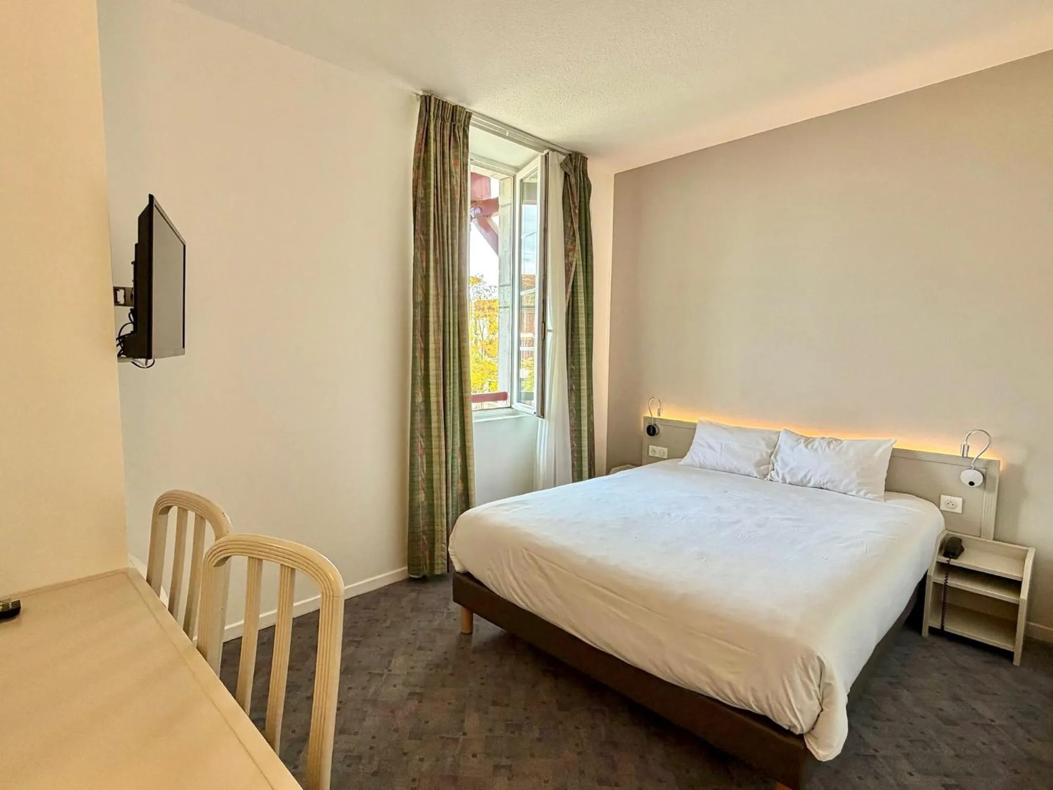 Standard Double Room in Hôtel-Restaurant de La Paix